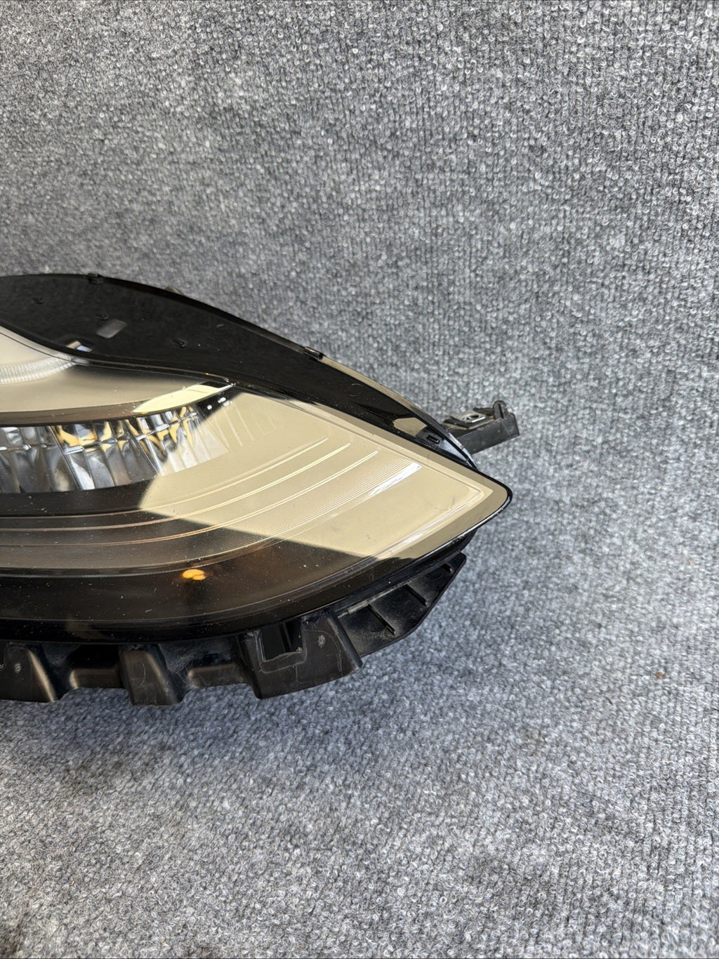 ♦️18-23 TESLA MODEL 3/Y HEADLIGHT RIGHT PASSENGER Reflector 1077372-10-I OEM