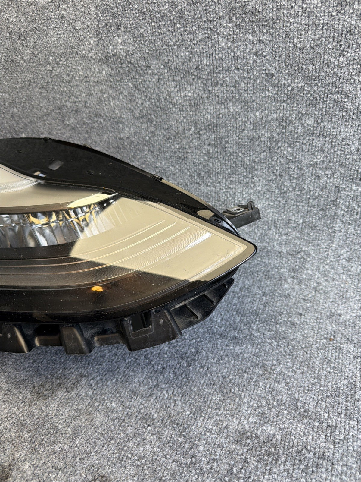 ♦️18-23 TESLA MODEL 3/Y HEADLIGHT RIGHT PASSENGER Reflector 1077372-10-I OEM