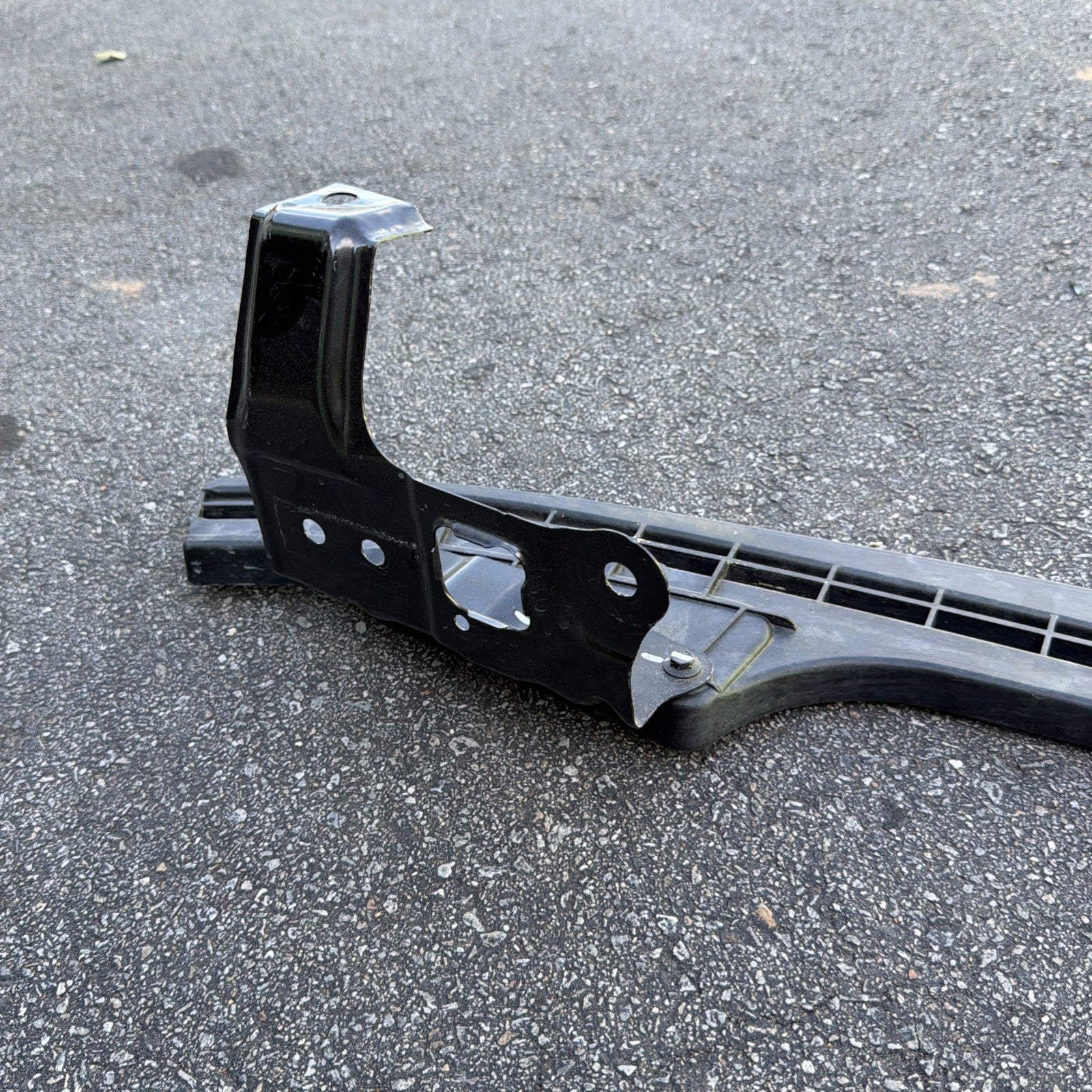 2025-2026 Tesla Model Y Front Bumper Reinforcement Ankle Catcher 1949866-00-C