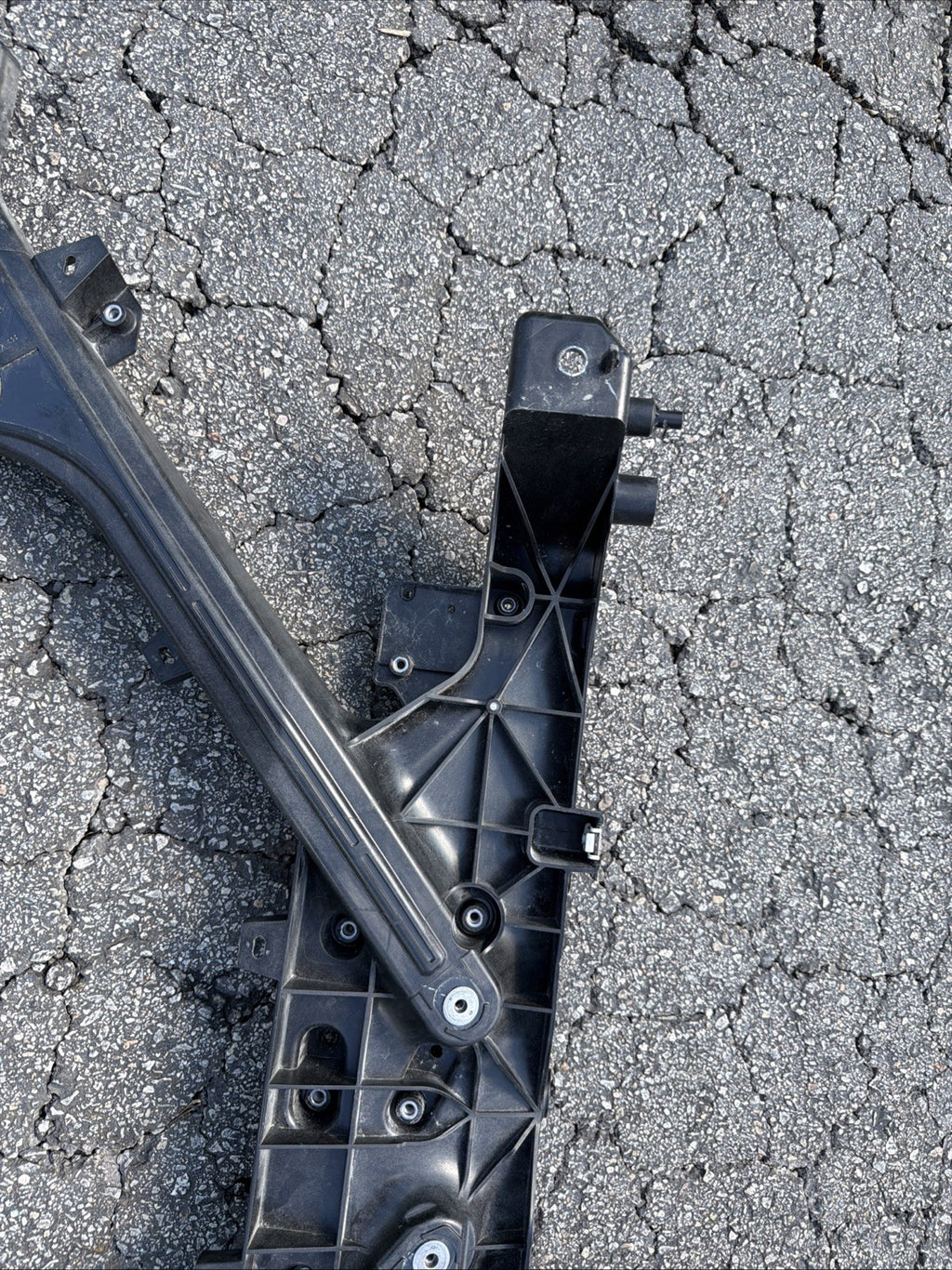 2020-2024 TESLA MODEL Y RADIATOR SUPPORT OEM 1516277-00-D
