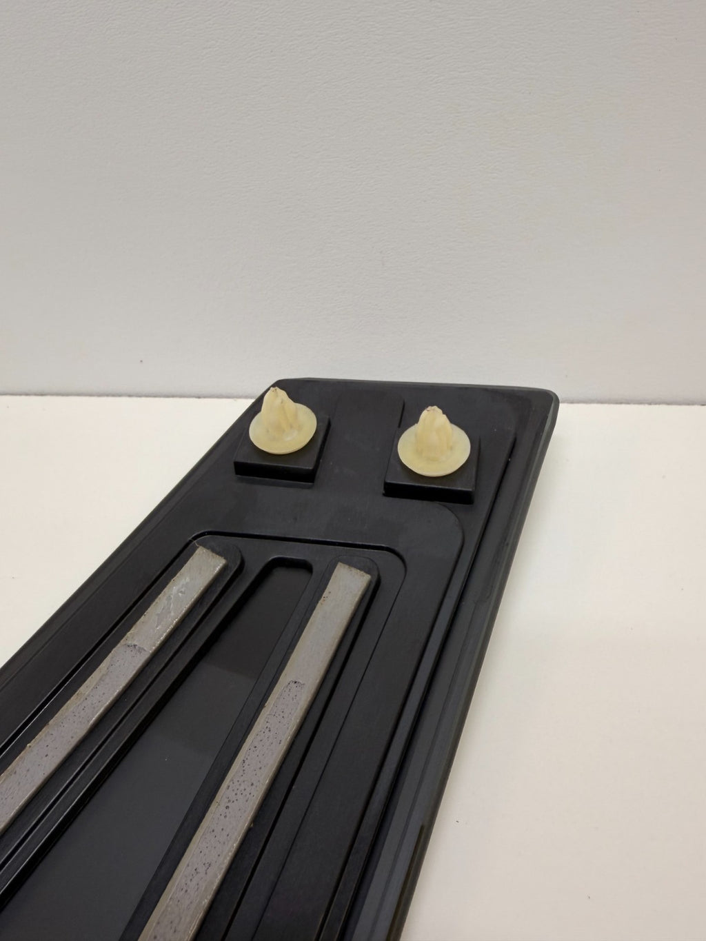 2024 2025 Tesla Model 3 Right Passenger B-Pillar Applique Glass Trim Molding