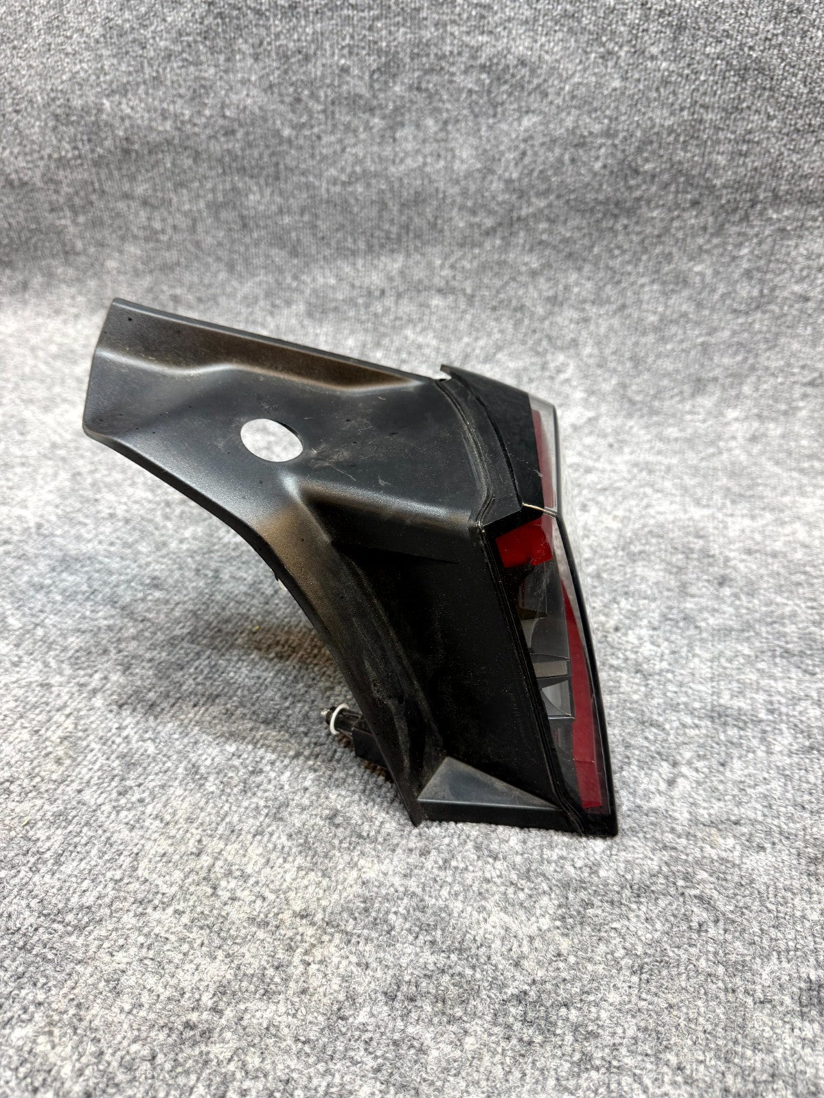 2017 - 2024 TESLA MODEL 3 Y REAR RIGHT PASSENGER SIDE TAILLIGHT OEM 1502087-00-D