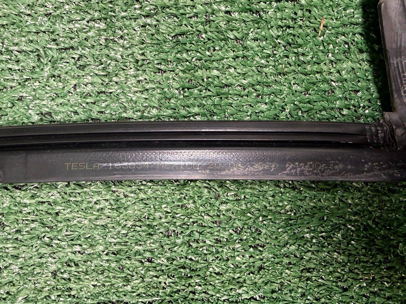 ♦️20-24 TESLA MODEL Y REAR RIGHT QUARTER PANEL WINDOW GLASS SEAL OEM, 149771400D