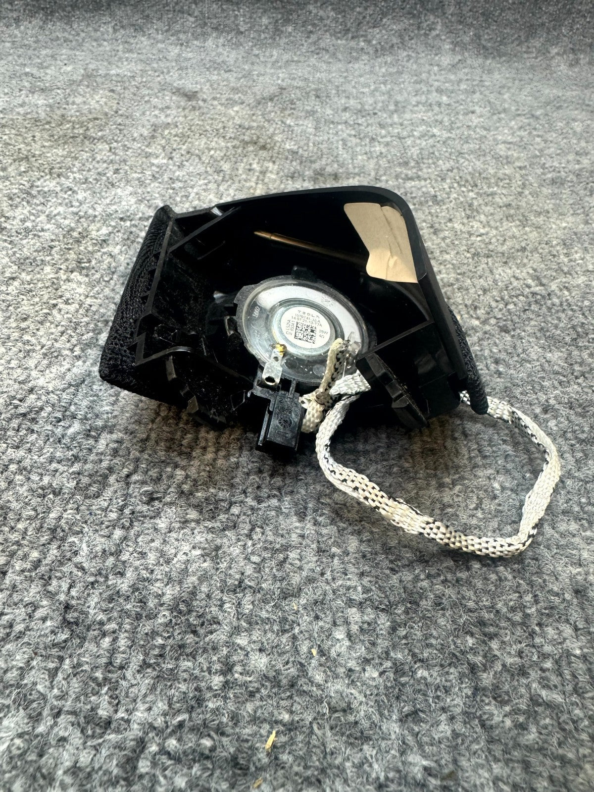 2020 - 2024 TESLA MODEL Y FRONT DOOR CORNER TWEETER SPEAKER OEM, 1079741-00-A