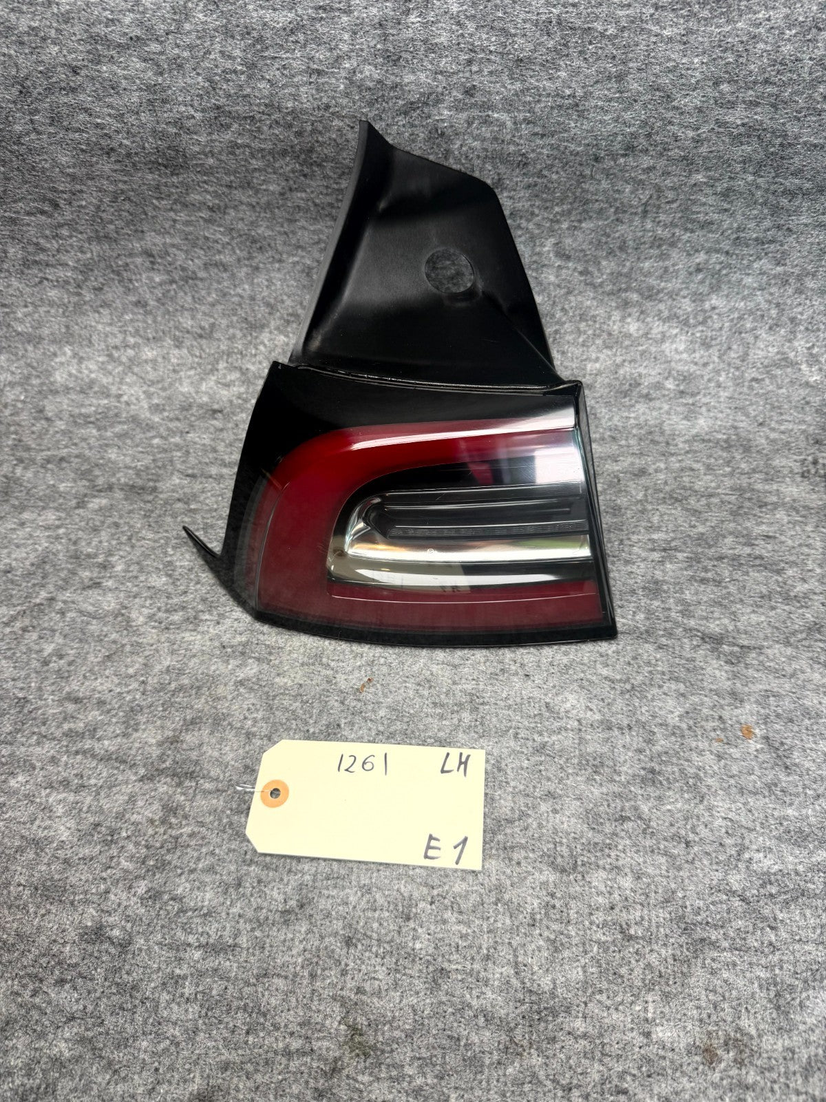 ♦️2017-2023 TESLA MODEL 3 REAR LEFT DRIVER SIDE TAILLIGHT LAMP OEM, 1077397-00-H