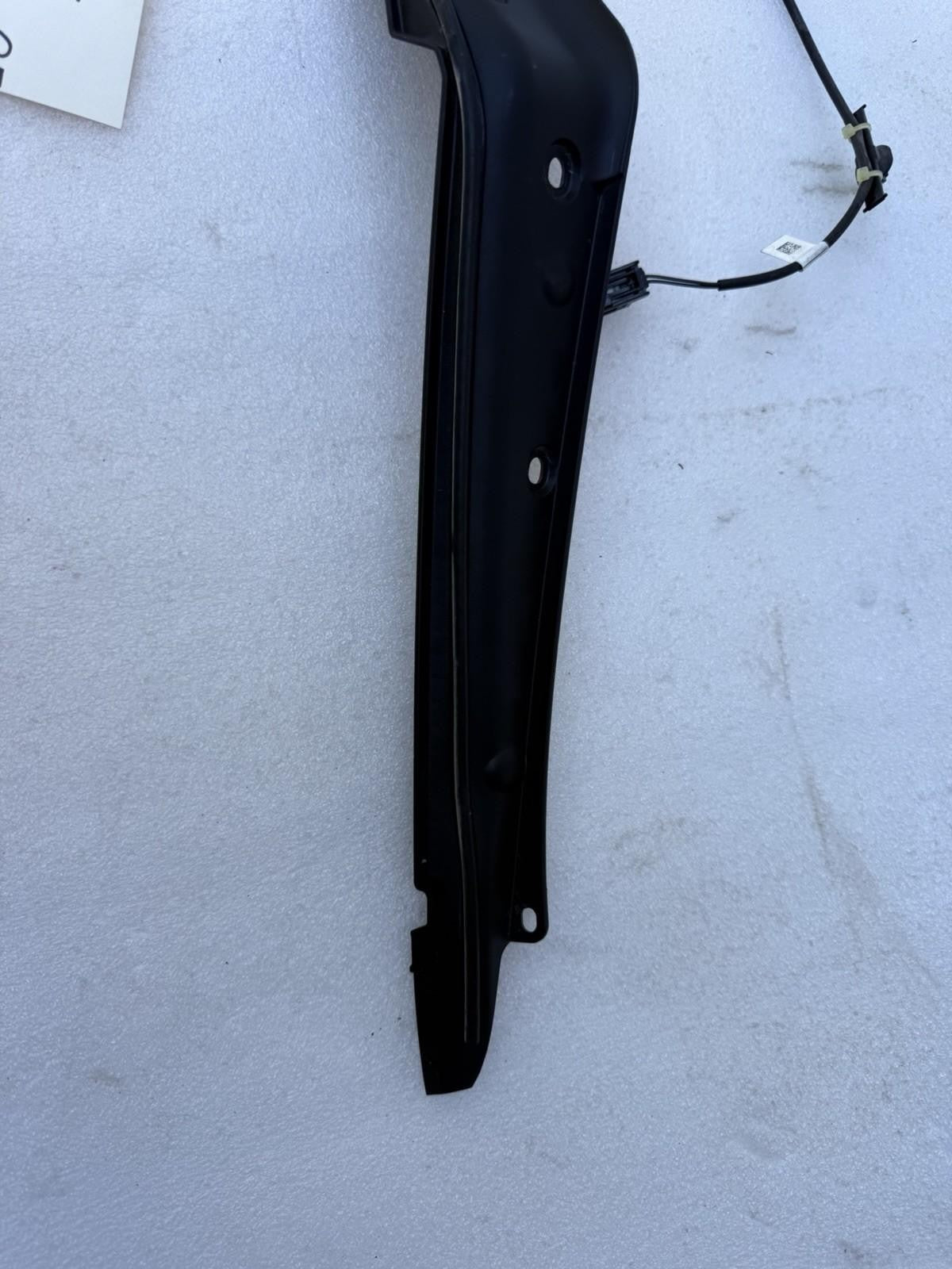 ♦️2016-2020 TESLA MODEL X REAR RIGHT DOOR PINCH SENSOR CARRIER OEM, 1041595-00-E