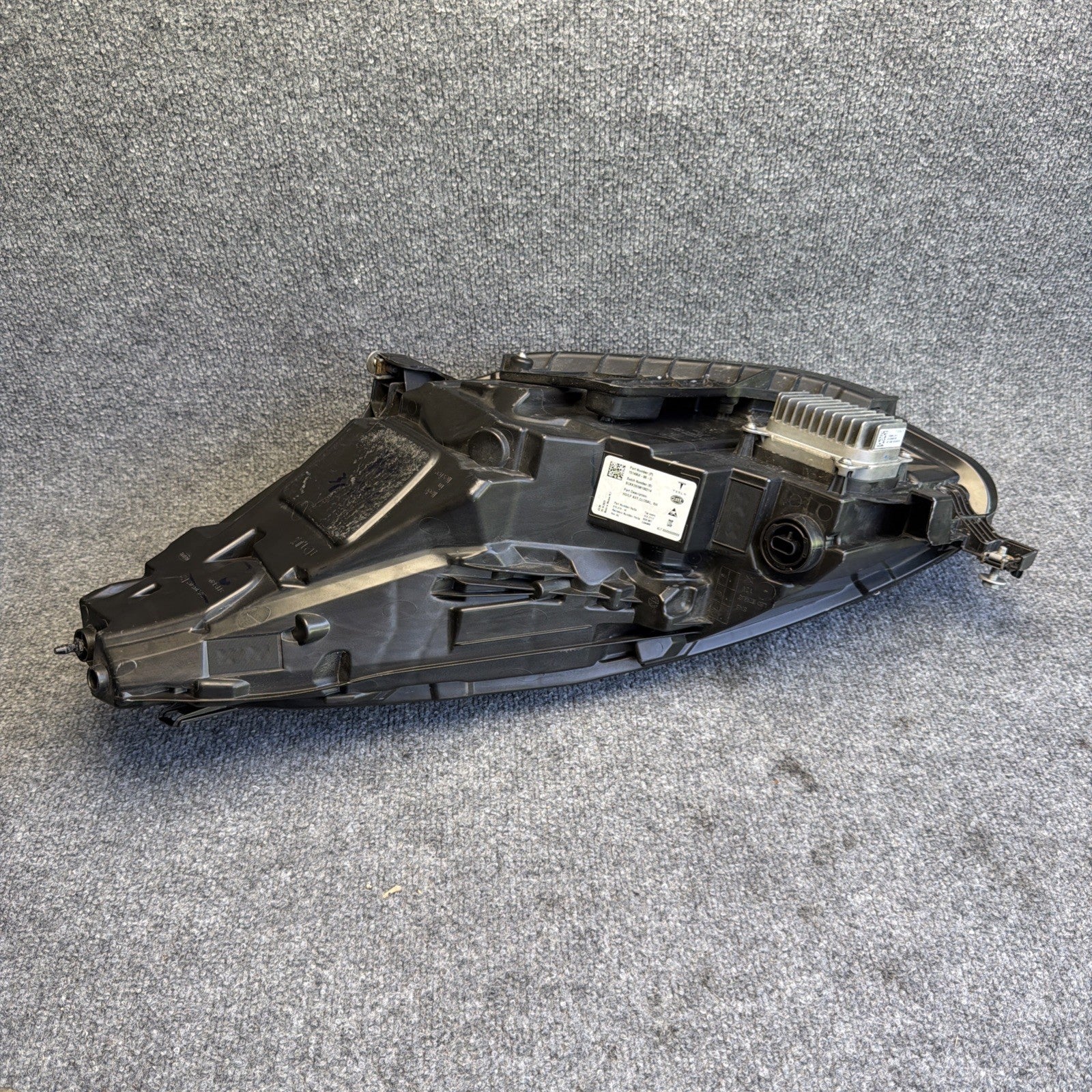 2021-2023 TESLA MODEL 3 Y RIGHT  HEADLIGHT PROJECTOR MATRIX 2ND GEN 1514953-00-D