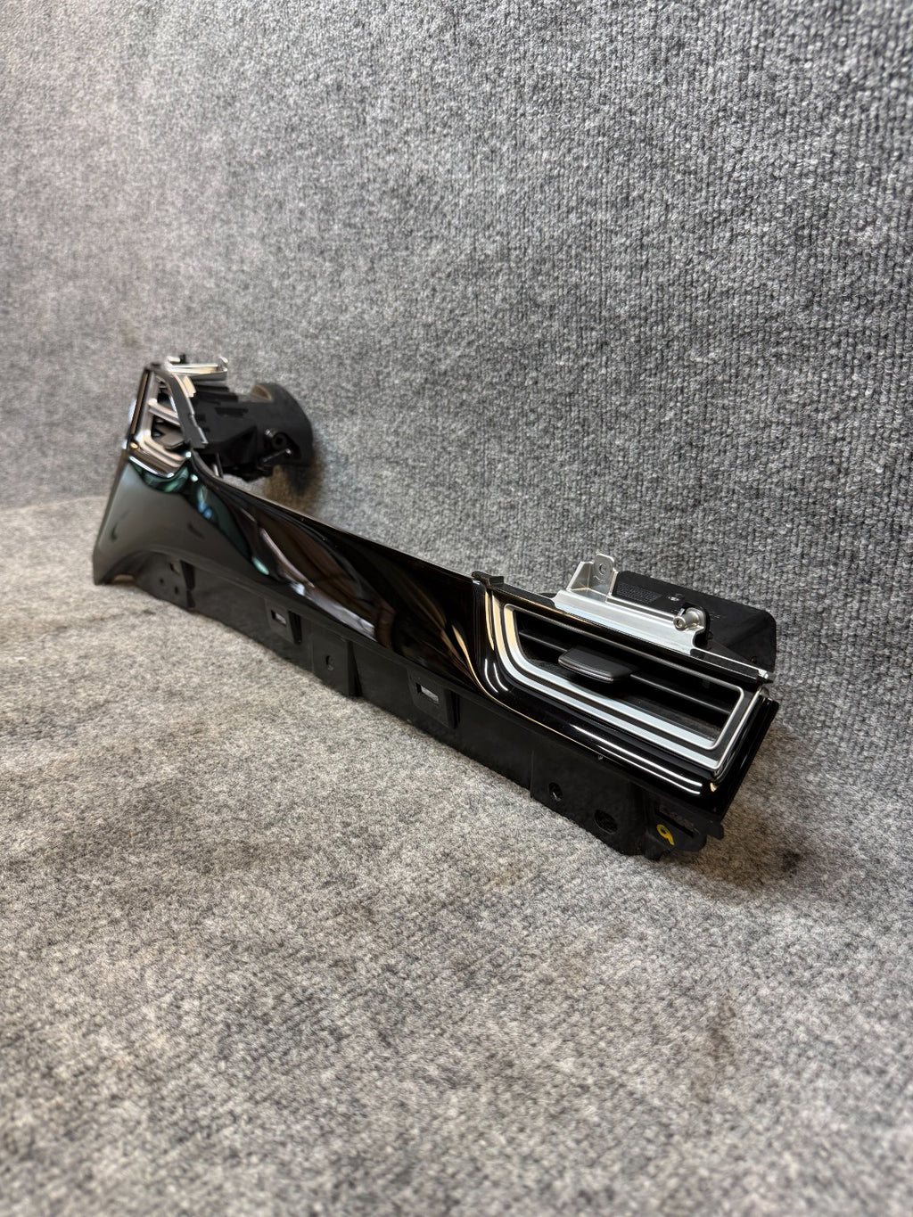 2012-2020 Tesla Model S Right Side Dash Panel Vent Trim Assembly 1007821-00-D