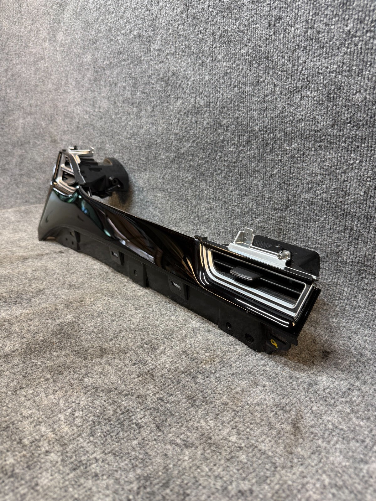 2012-2020 Tesla Model S Right Side Dash Panel Vent Trim Assembly 1007821-00-D