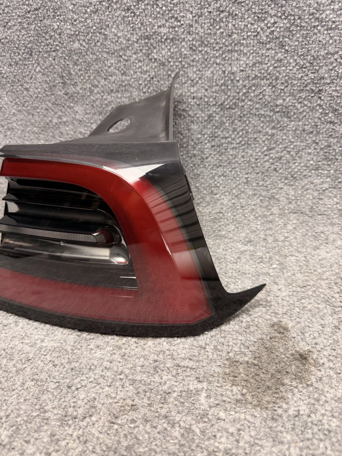 21-25 Tesla Model 3 Y Rear Right Passenger Outer LED Tail Light Lamp 4 Pin OEM