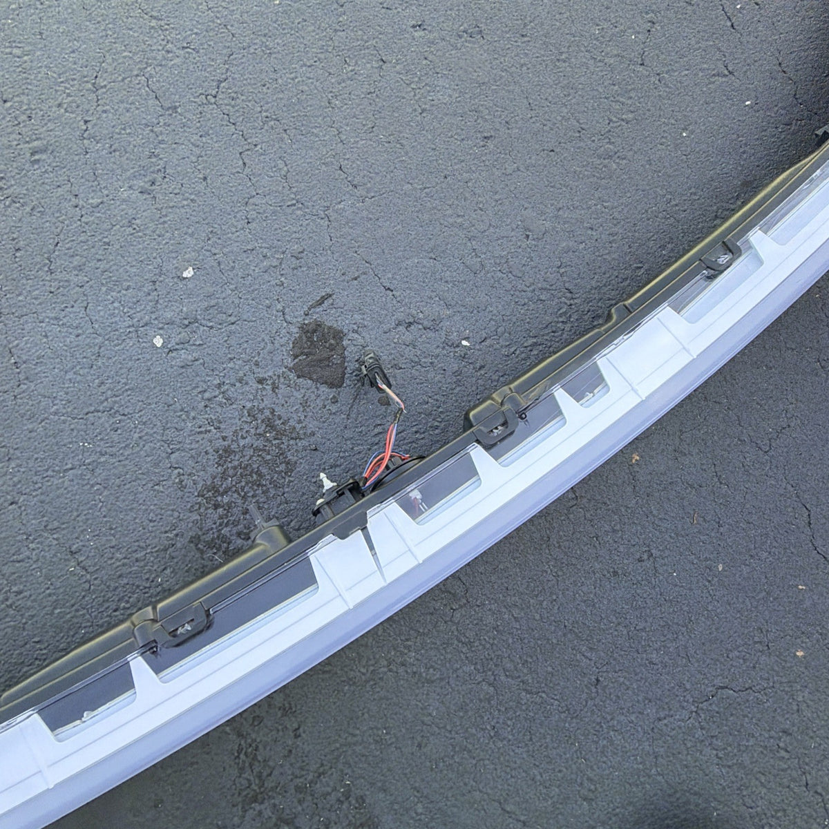 2024-2026 TESLA CYBERTRUCK FRONT CENTER DRL LIGHT LAMP BAR LED OEM 1806407-00-F