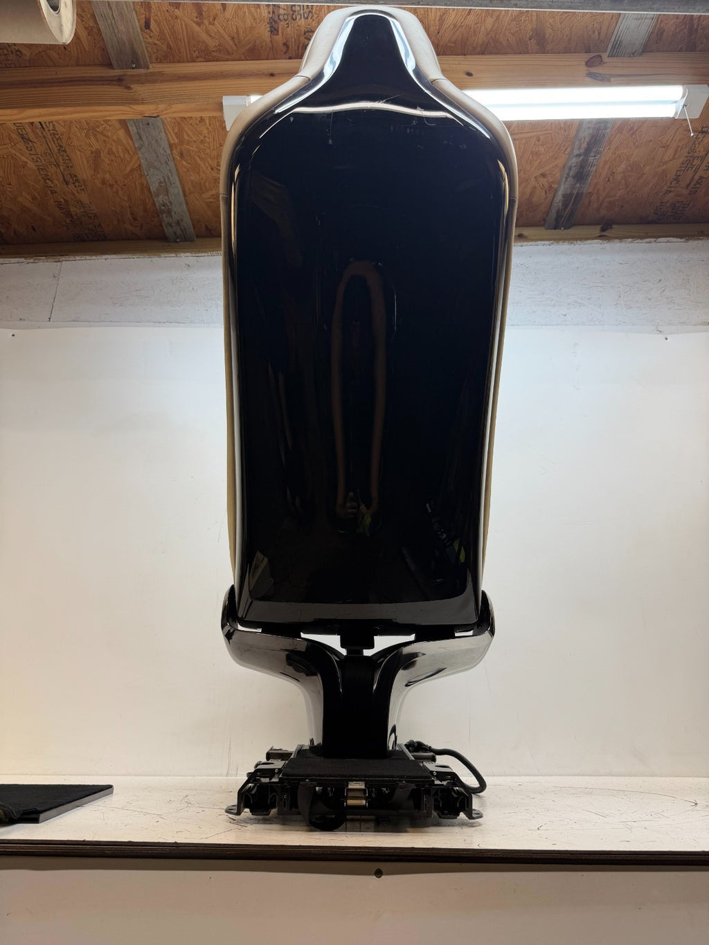 2016-2020 Tesla Model X Rear 2nd Row Middle Seat Assembly Complete 1059717-00-B