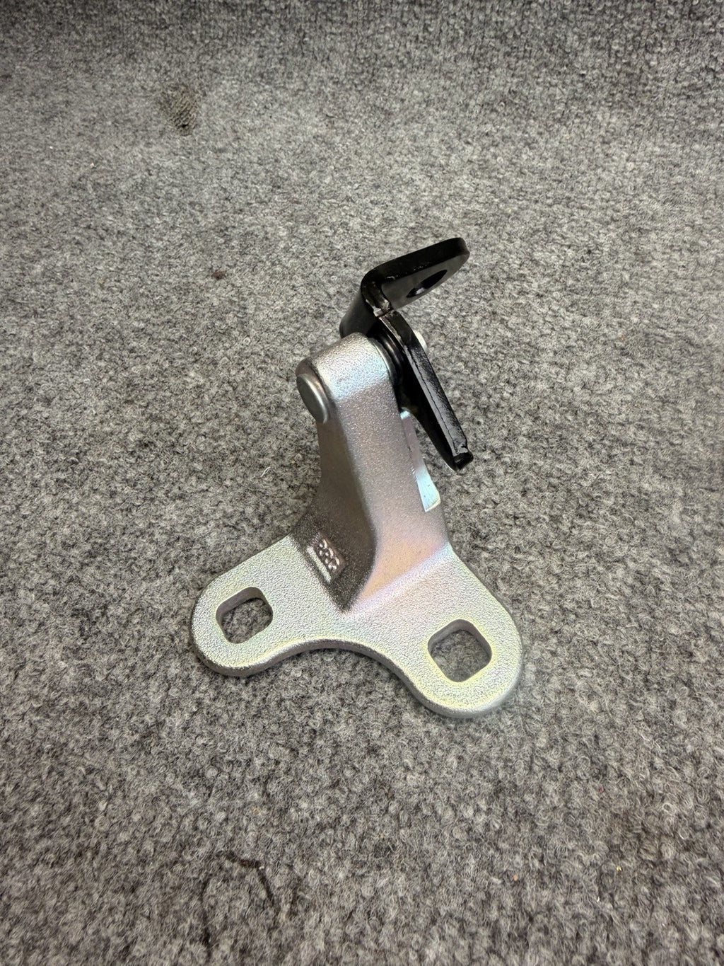TESLA MODEL Y DOOR HINGE LOWER REAR RIGHT 2020-2022 2023 2024 1626080-00-B