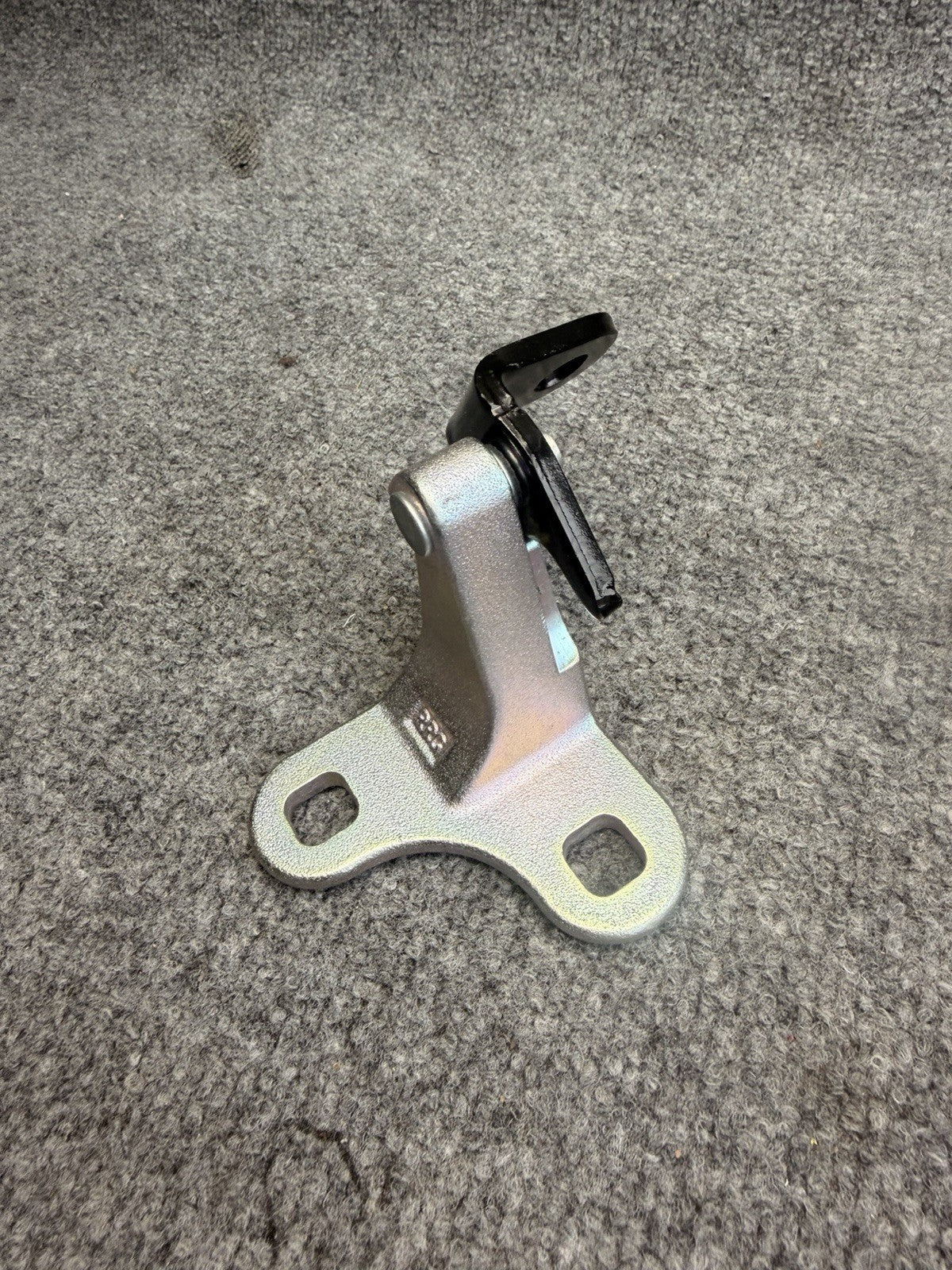 TESLA MODEL Y DOOR HINGE LOWER REAR RIGHT 2020-2022 2023 2024 1626080-00-B