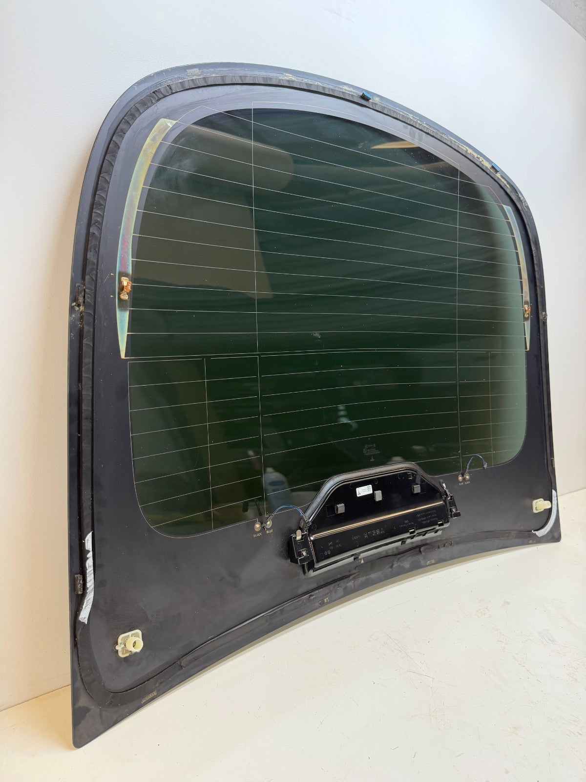 20-24 Tesla Model Y Rear Windshield Liftgate Trunk Hatch Lid Back Window Glass