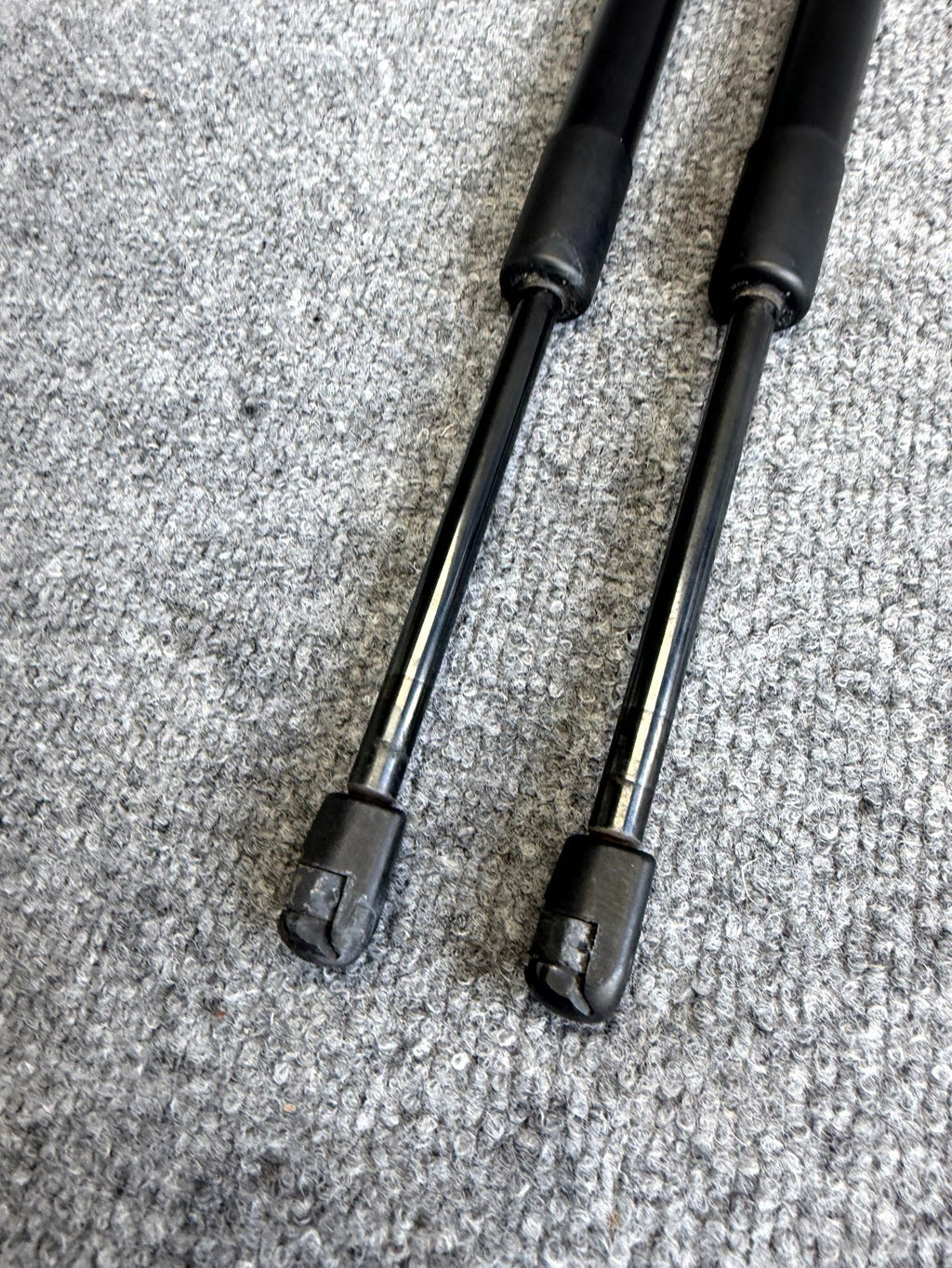 2017 – 2023 TESLA MODEL 3 REAR LEFT & RIGHT TRUNK SHOCK STRUT OEM, 1091560-00-B