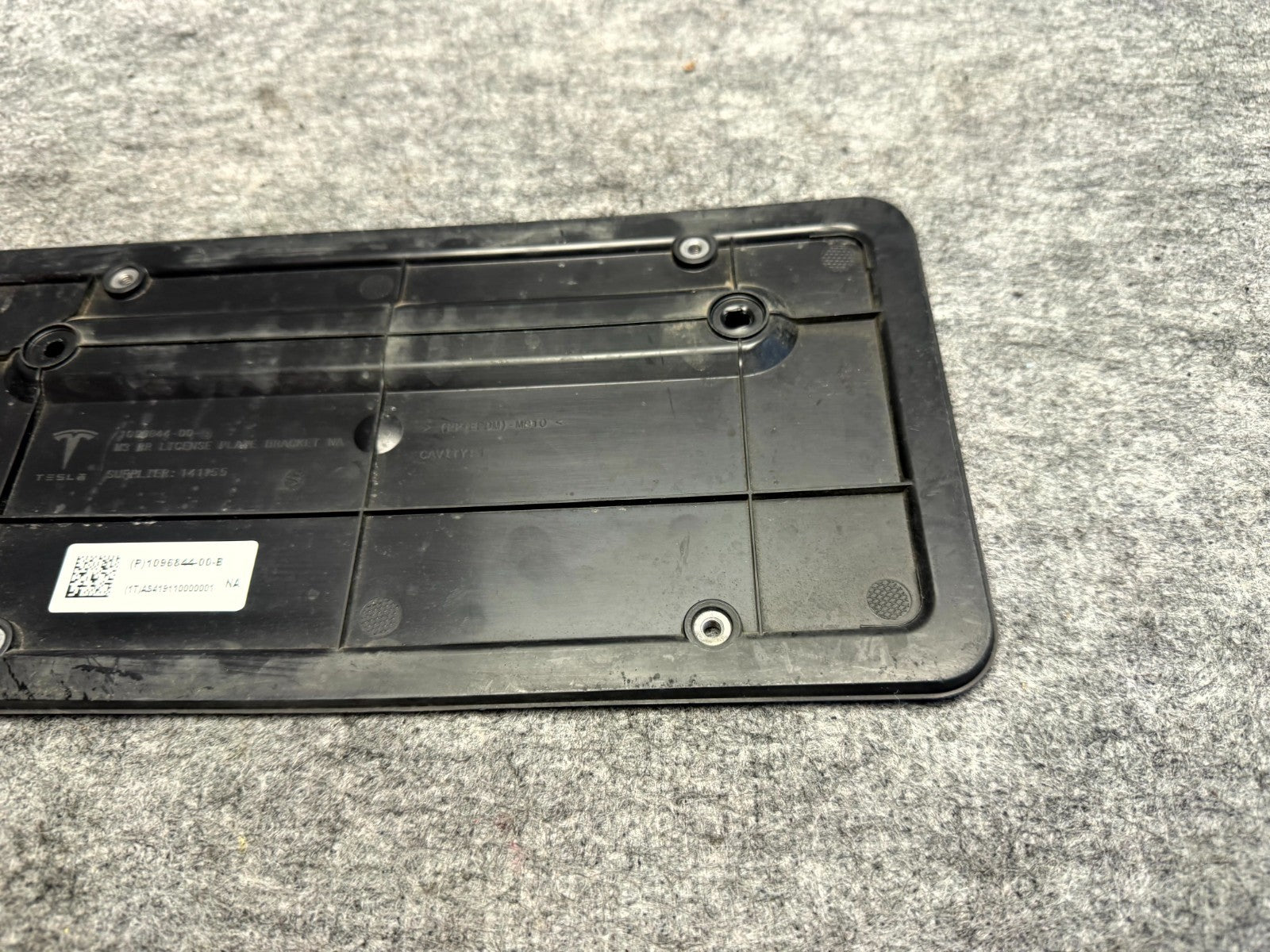 ♦️2017-2023 TESLA MODEL 3 Y REAR LICENSE PLATE HOLDER BRACKET OEM, 1096844-00-B