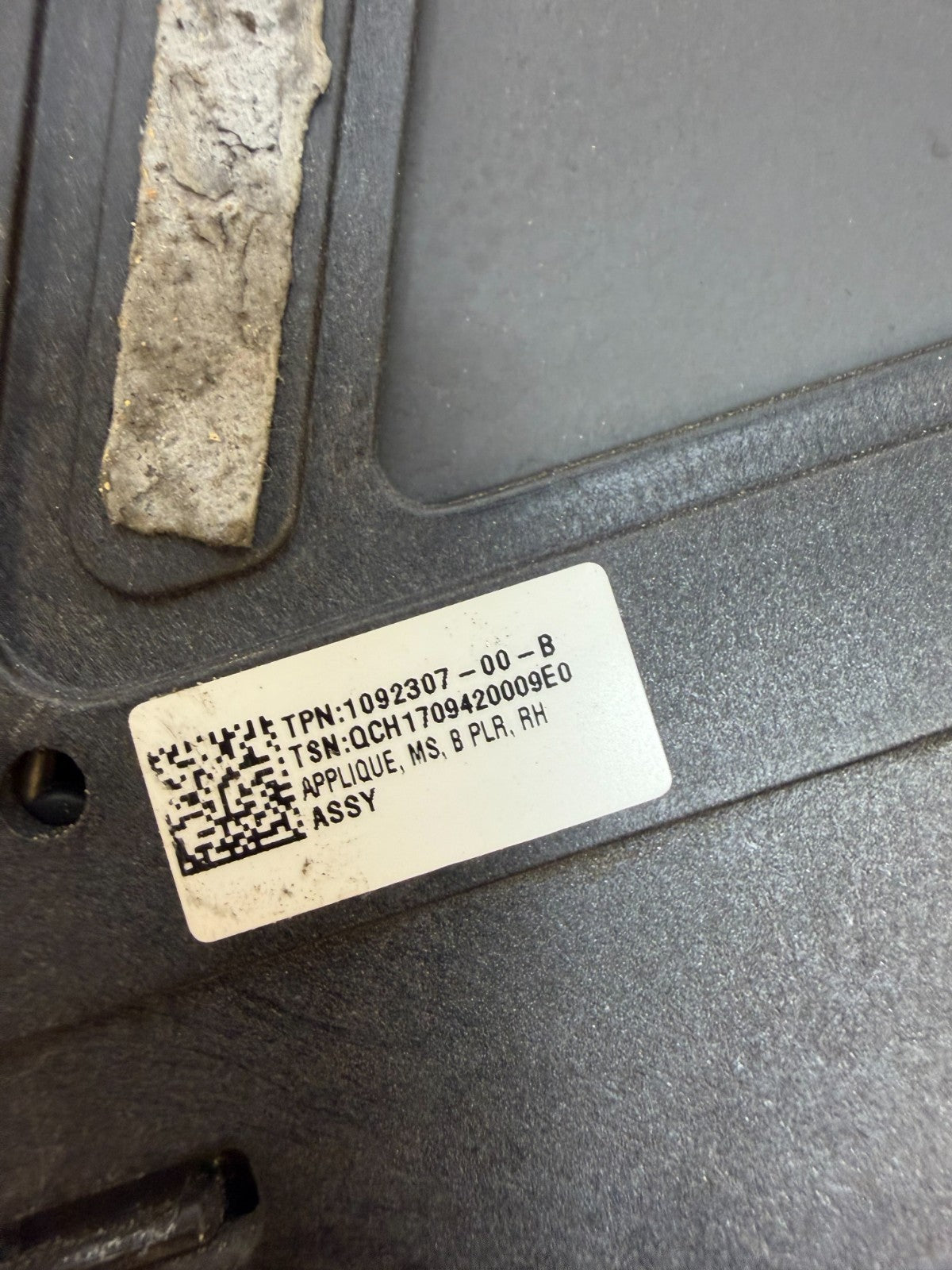 2016-2020 Tesla Model S Right B-Pillar Glass Applique & Camera RH 1092307-00-B