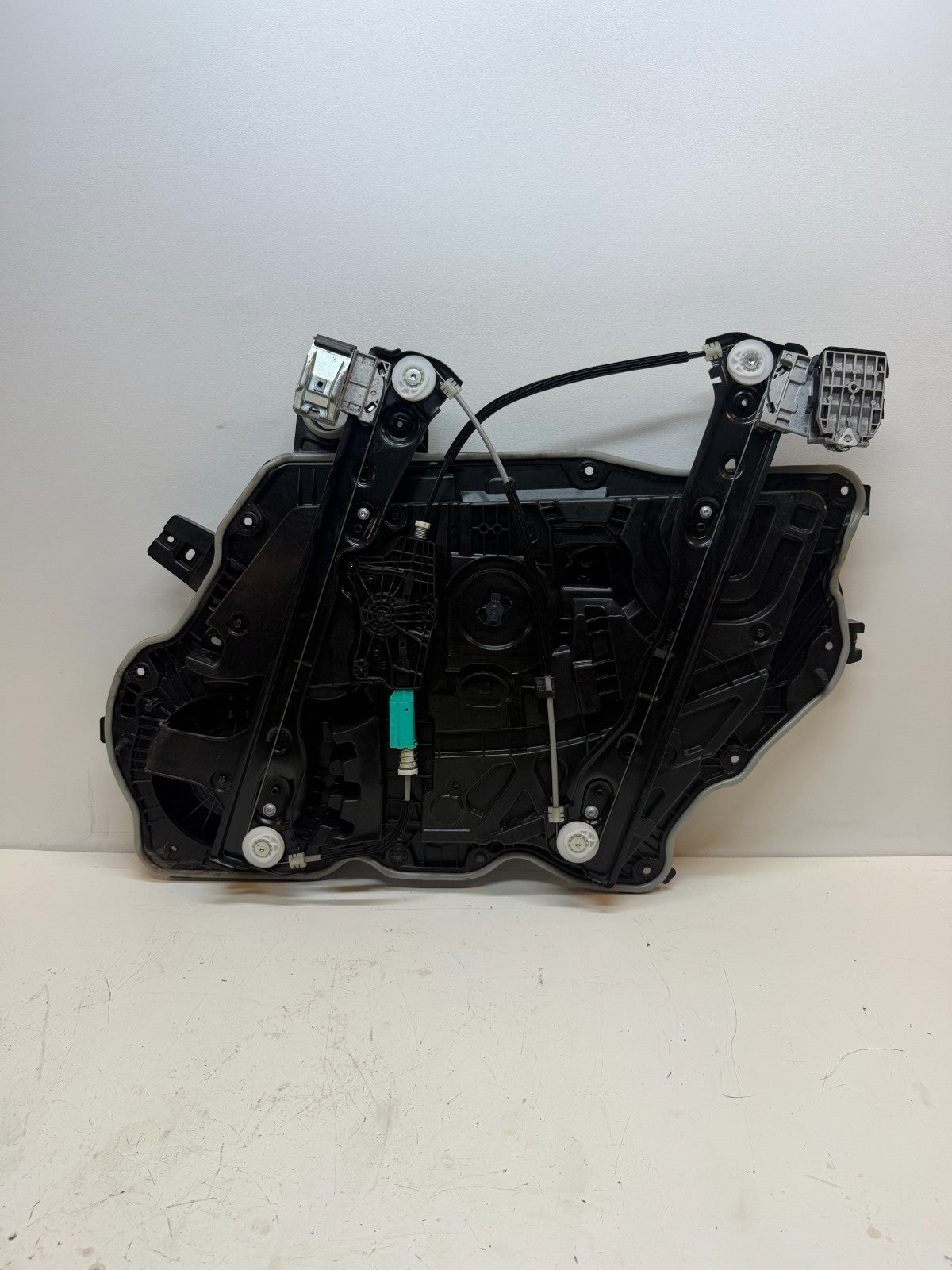 2020-2024 Tesla Model Y Front Left Window Regulator Motor Closeout 1495510-00-J