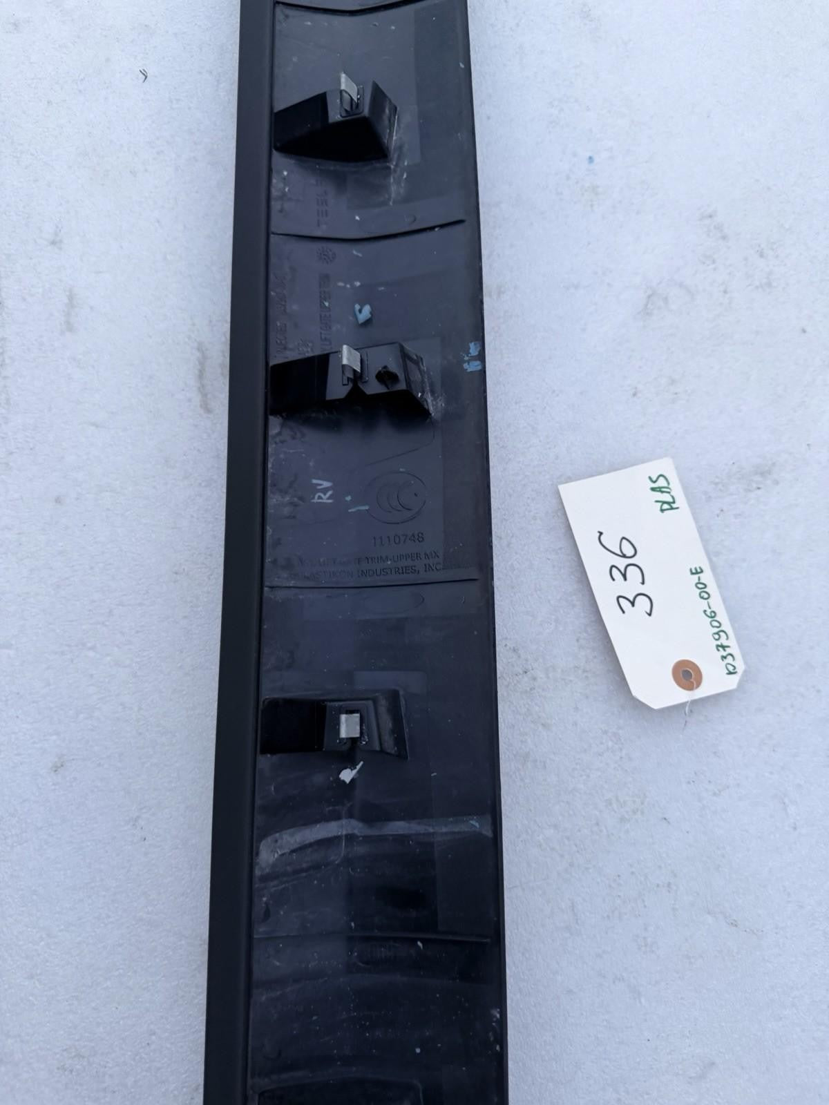 ♦️2016 - 2020 TESLA MODEL X REAR TAILGATE UPPER TRIM MOLDING OEM, 1037906-00-E