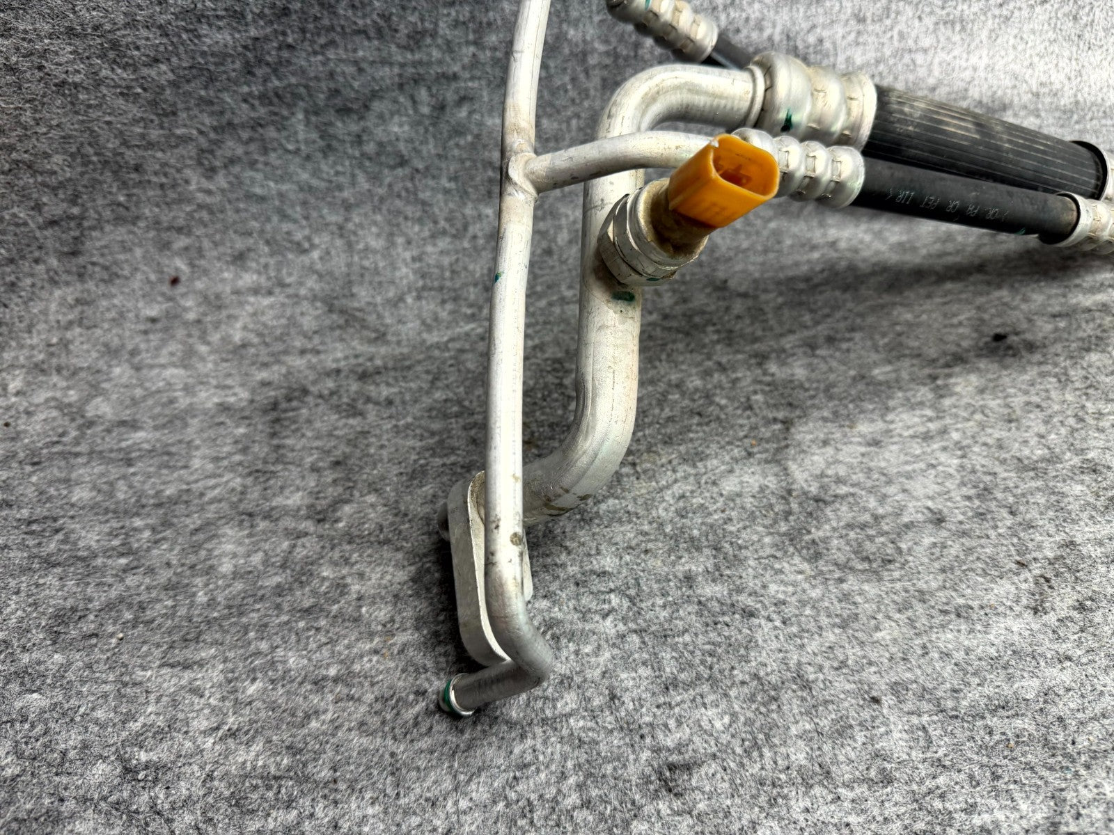 ♦️16-20 TESLA MODEL X A/C LINE SUCTION LIQUID PIPE JUMPER HOSE OEM, 1054664-00-E