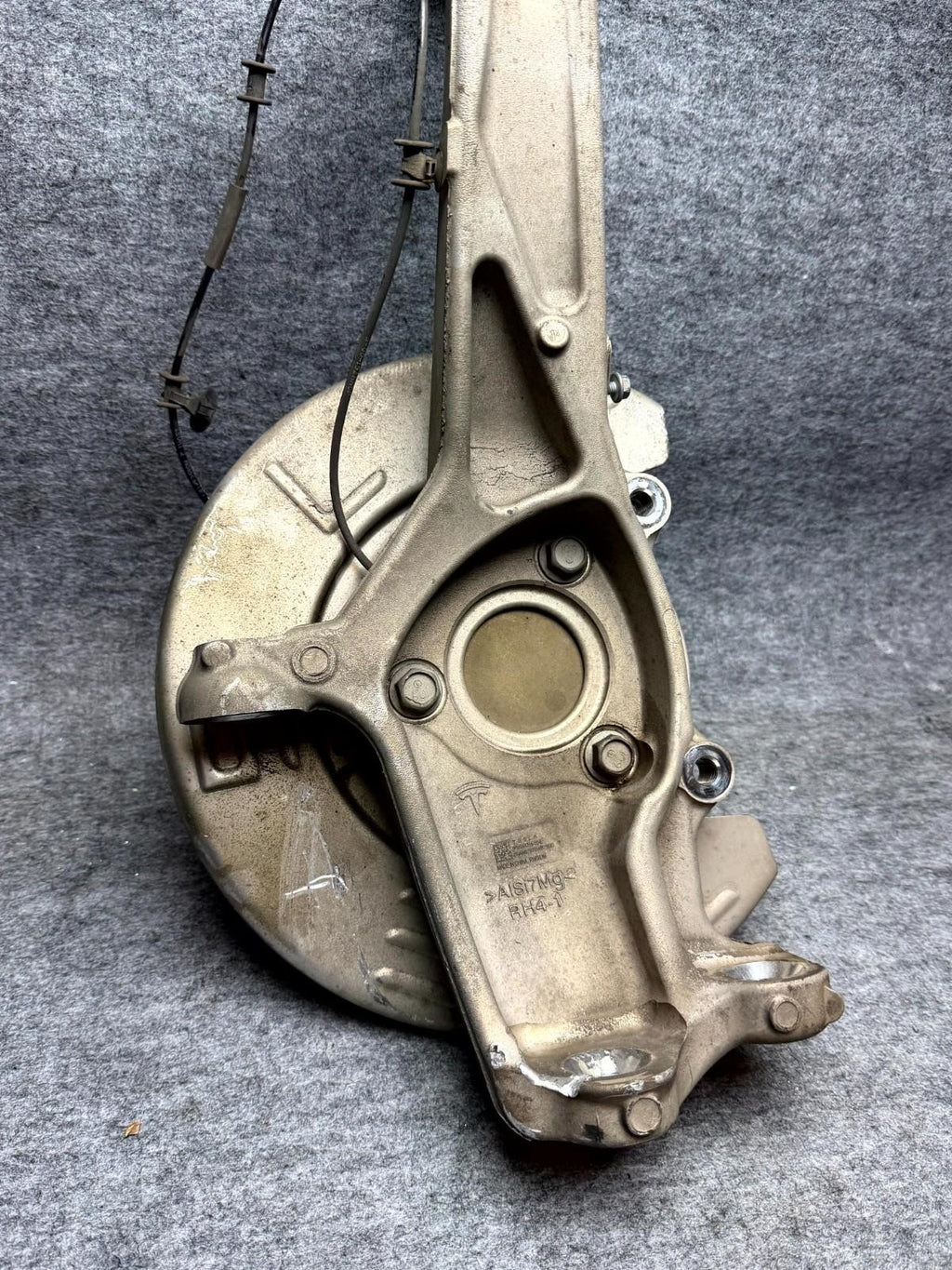 ♦️2017 - 2023 TESLA MODEL 3 FRONT RIGHT SPINDLE KNUCKLE W/ HUB OEM, 1044316-00-E