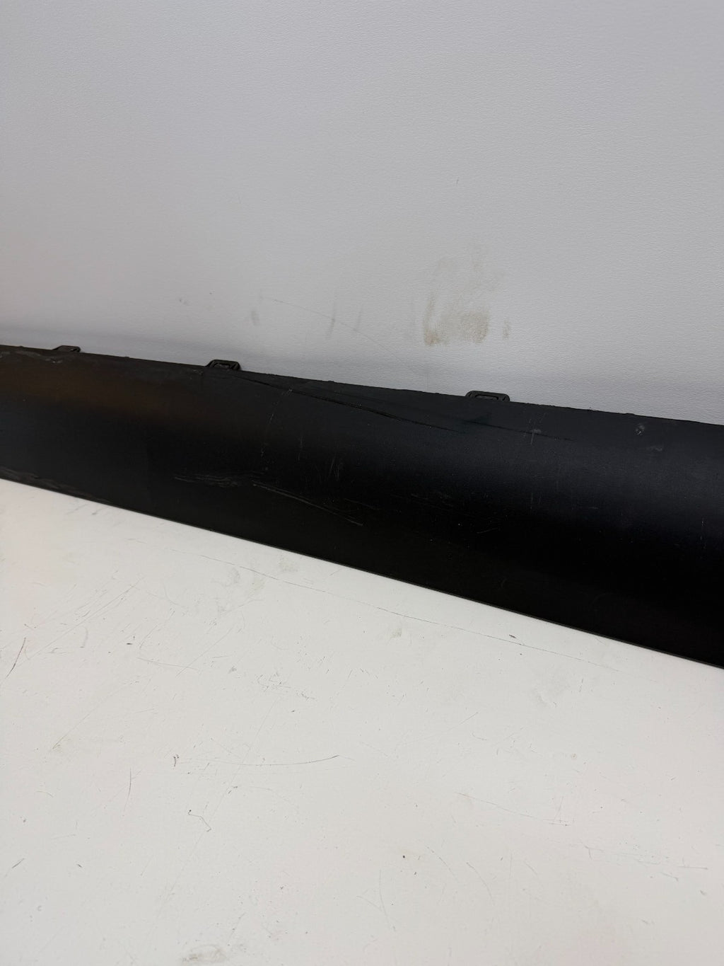 2020-24 TESLA MODEL Y RIGHT SIDE ROCKER MOLDING COVER PANEL 1497744-00-B