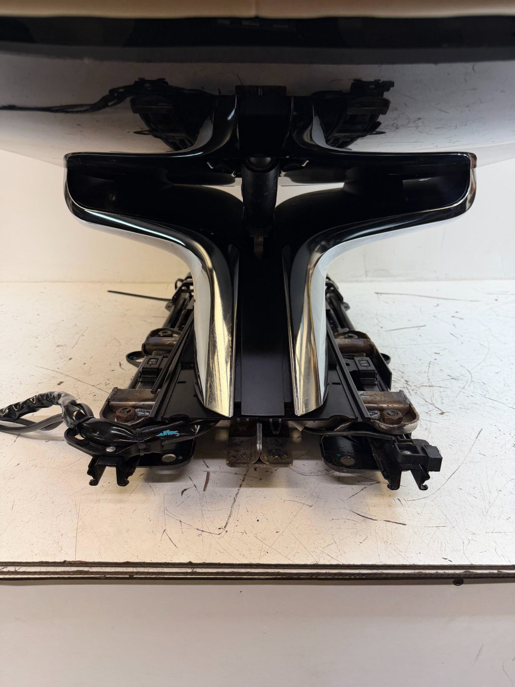 2016-20 Tesla Model X Rear Left 2nd Row Leather Complete Seat OEM 1059717-00-B