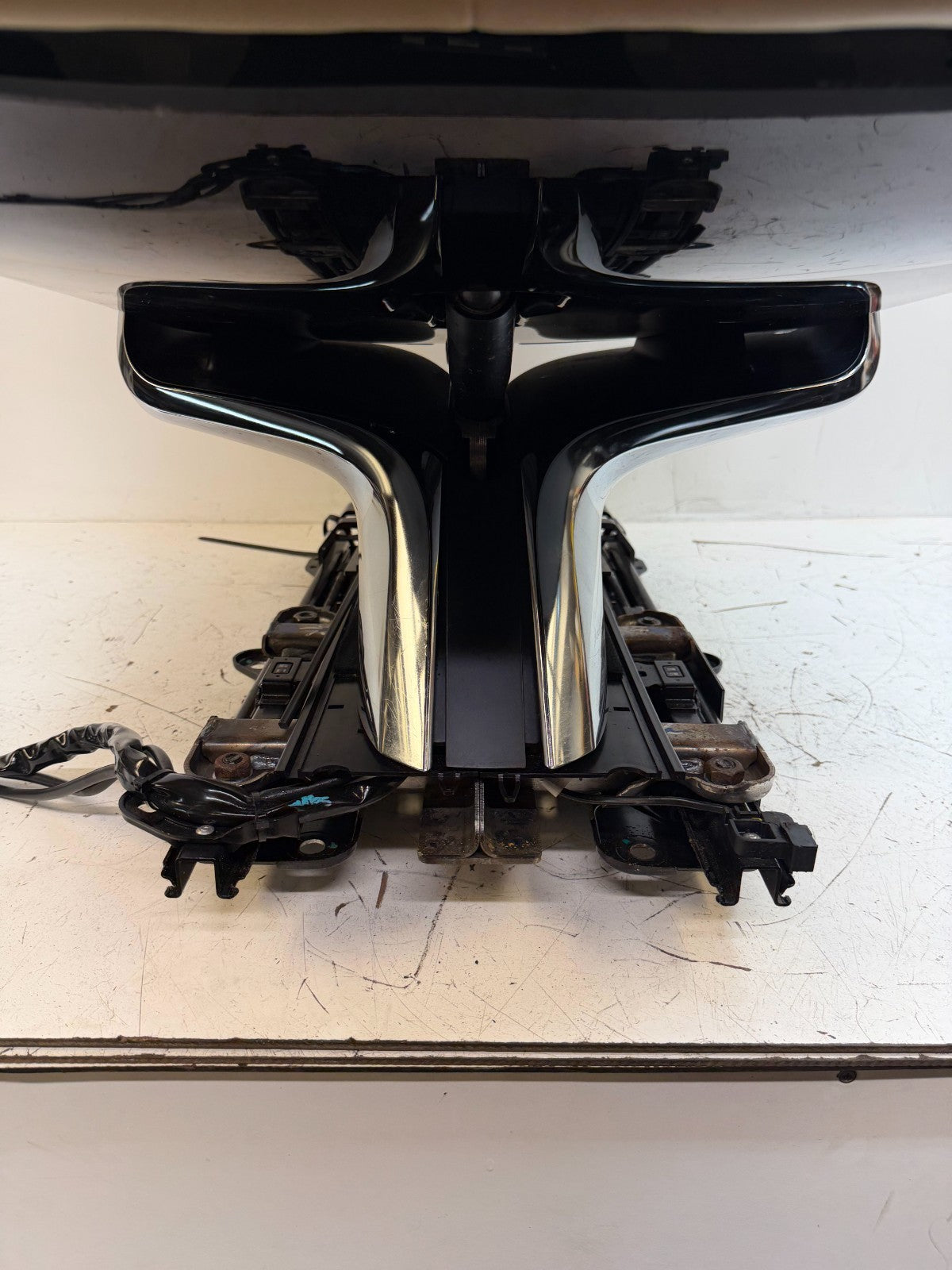 2016-20 Tesla Model X Rear Left 2nd Row Leather Complete Seat OEM 1059717-00-B