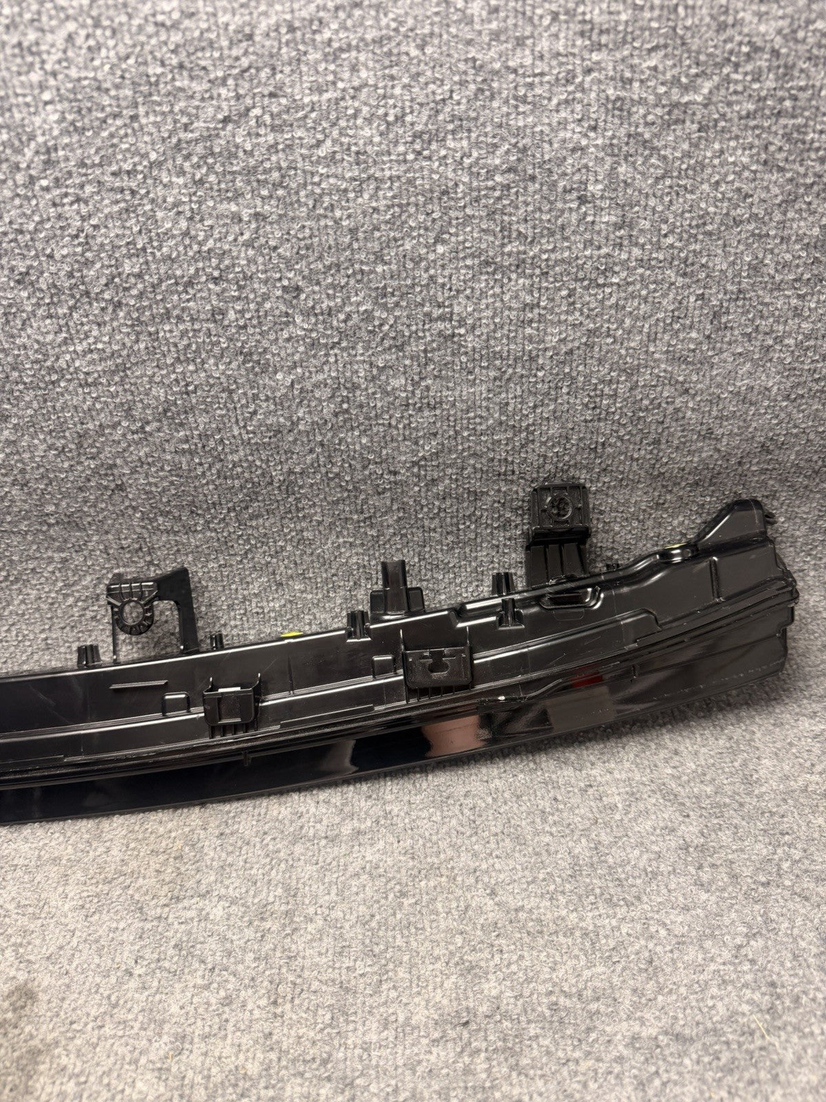 2025 2026 TESLA MODEL Y JUNIPER CENTER TAILLIGHT OEM LIFT GATE LED 2038294-00-C