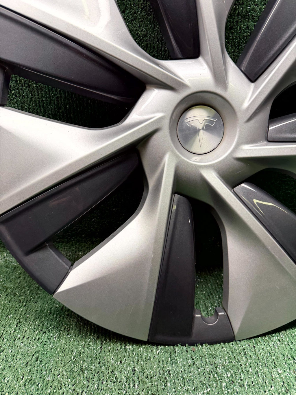 ♦️20-24 TESLA MODEL Y 19" GEMINI WHEEL RIM HUBCAP COVER OEM, 1044235-00-B