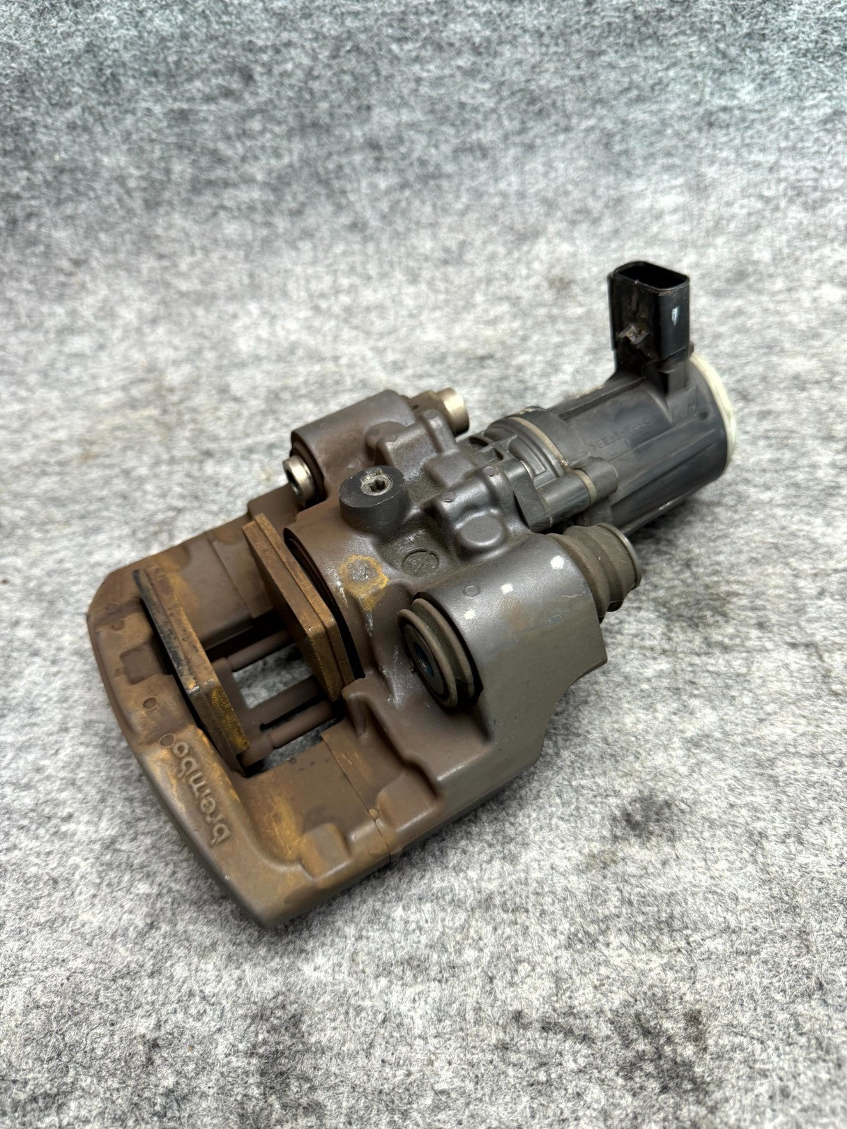 ♦️2012-2020 TESLA MODEL S REAR LEFT SIDE BRAKE CALLIPER BREMBO OEM, 1021252-00-F