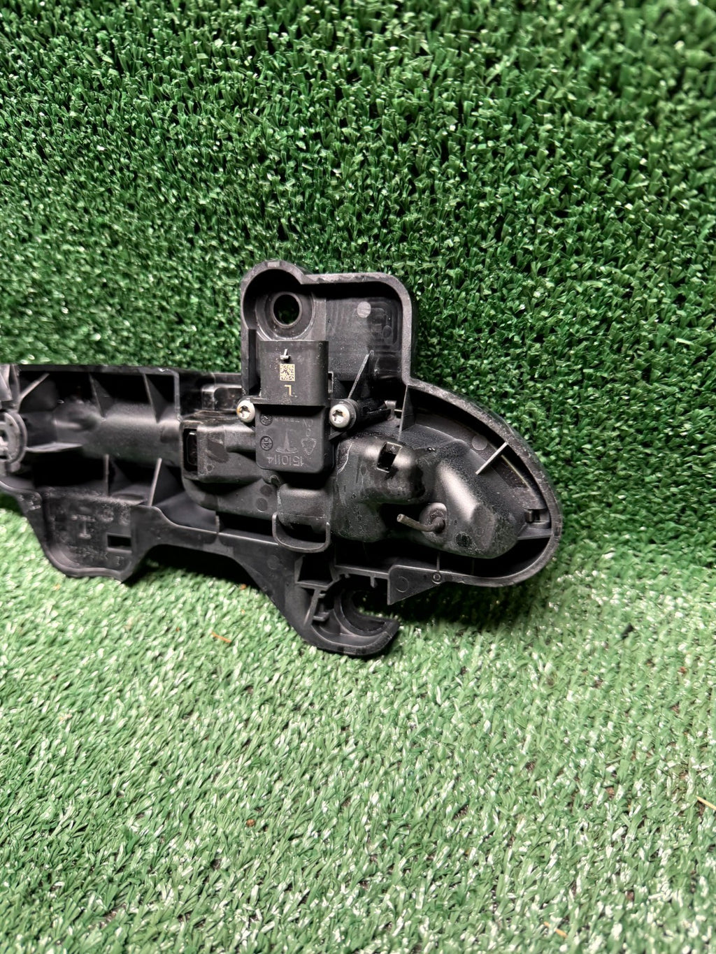 ♦️2020–2024 TESLA MODEL Y LEFT DRIVER SIDE EXTERIOR DOOR HANDLE OEM 1528114-00-D