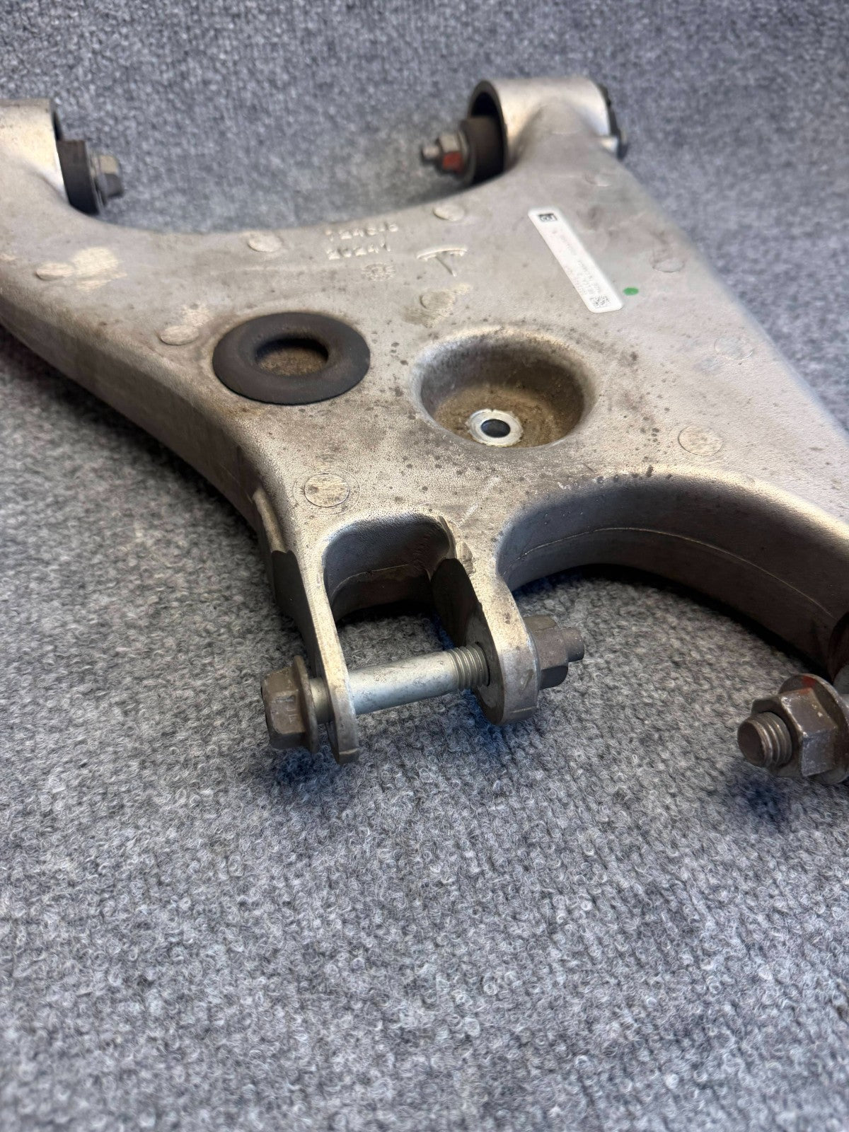 2012 - 2020 TESLA MODEL S REAR LEFT OR RIGHT SIDE LOWER CONTROL ARM OEM