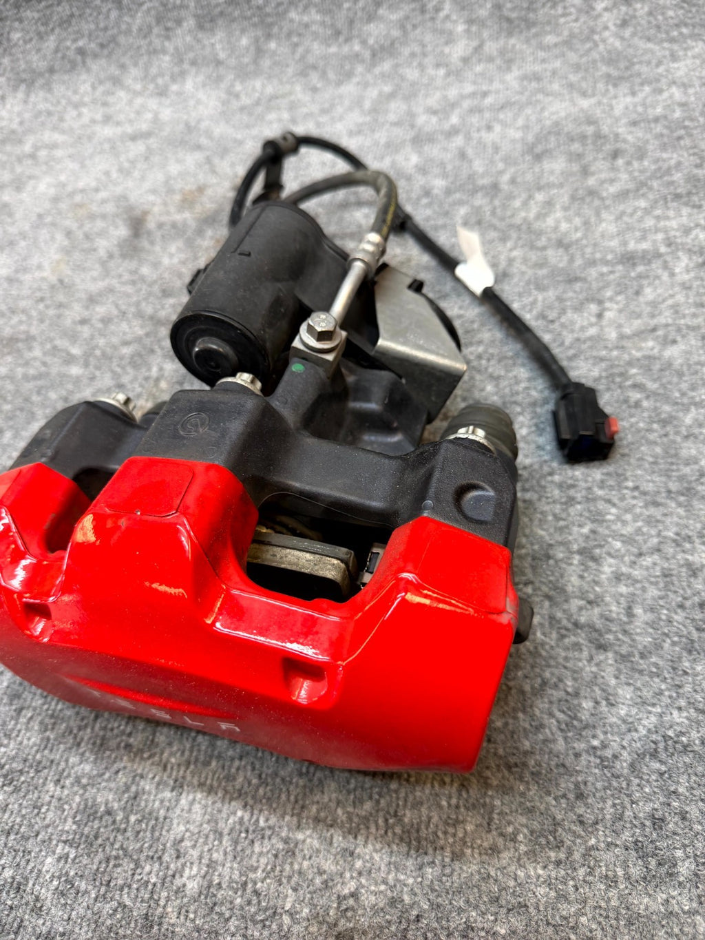 2020-2024 TESLA MODEL Y REAR LEFT BREMBO BRAKE CALIPER RED OEM, 1188643-00-C