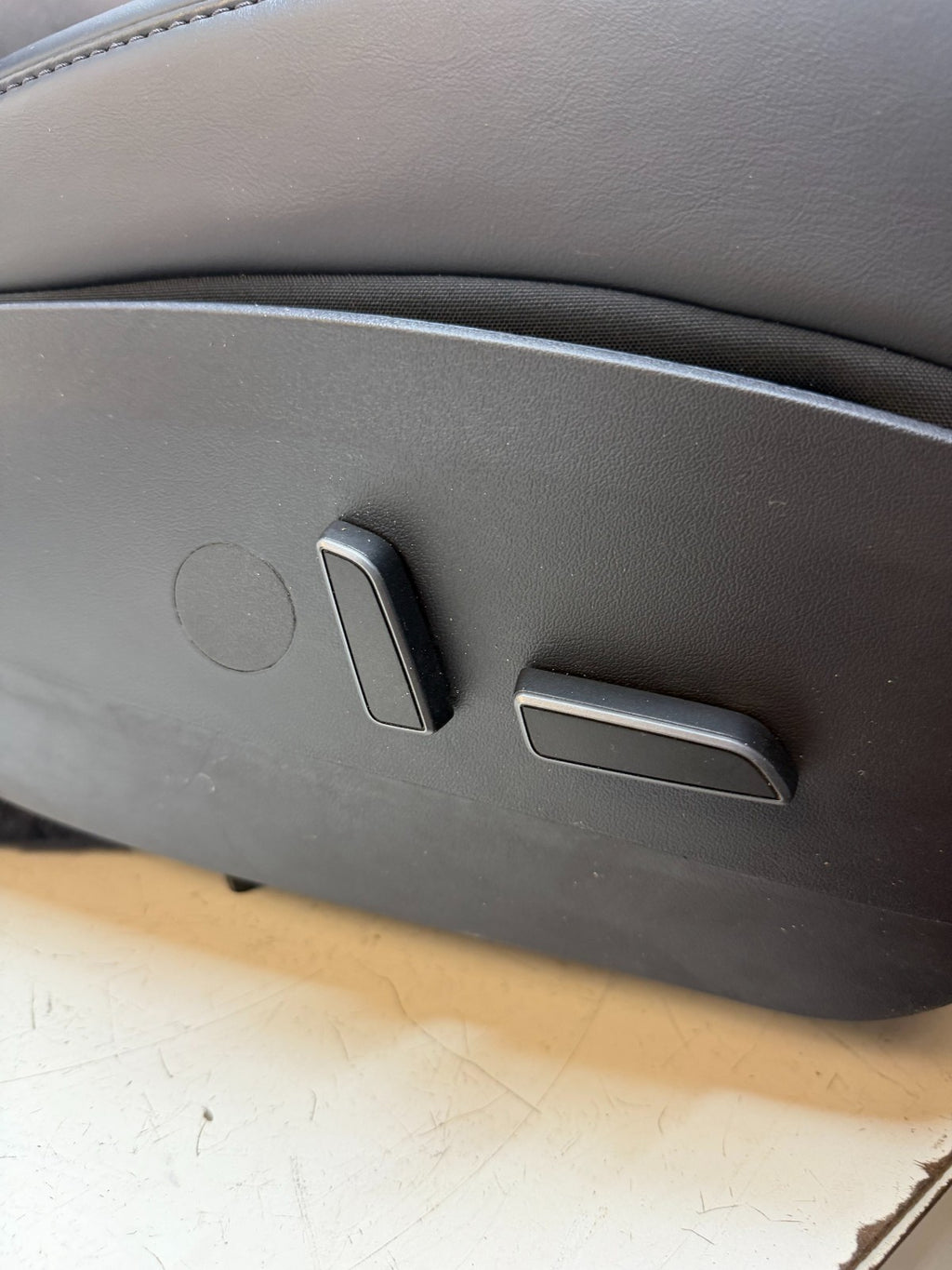 2017-2023 Tesla Model Y Front RH Passenger Seat Complete Black 1494607-00-C