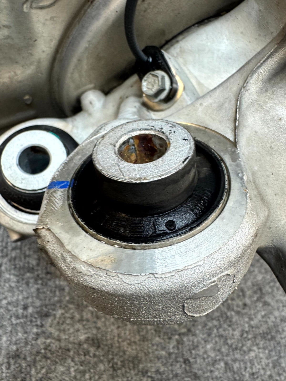 2017 - 2023 TESLA MODEL 3 REAR LEFT SIDE SPINDLE KNUCKLE HUB OEM, 1044411-00-G