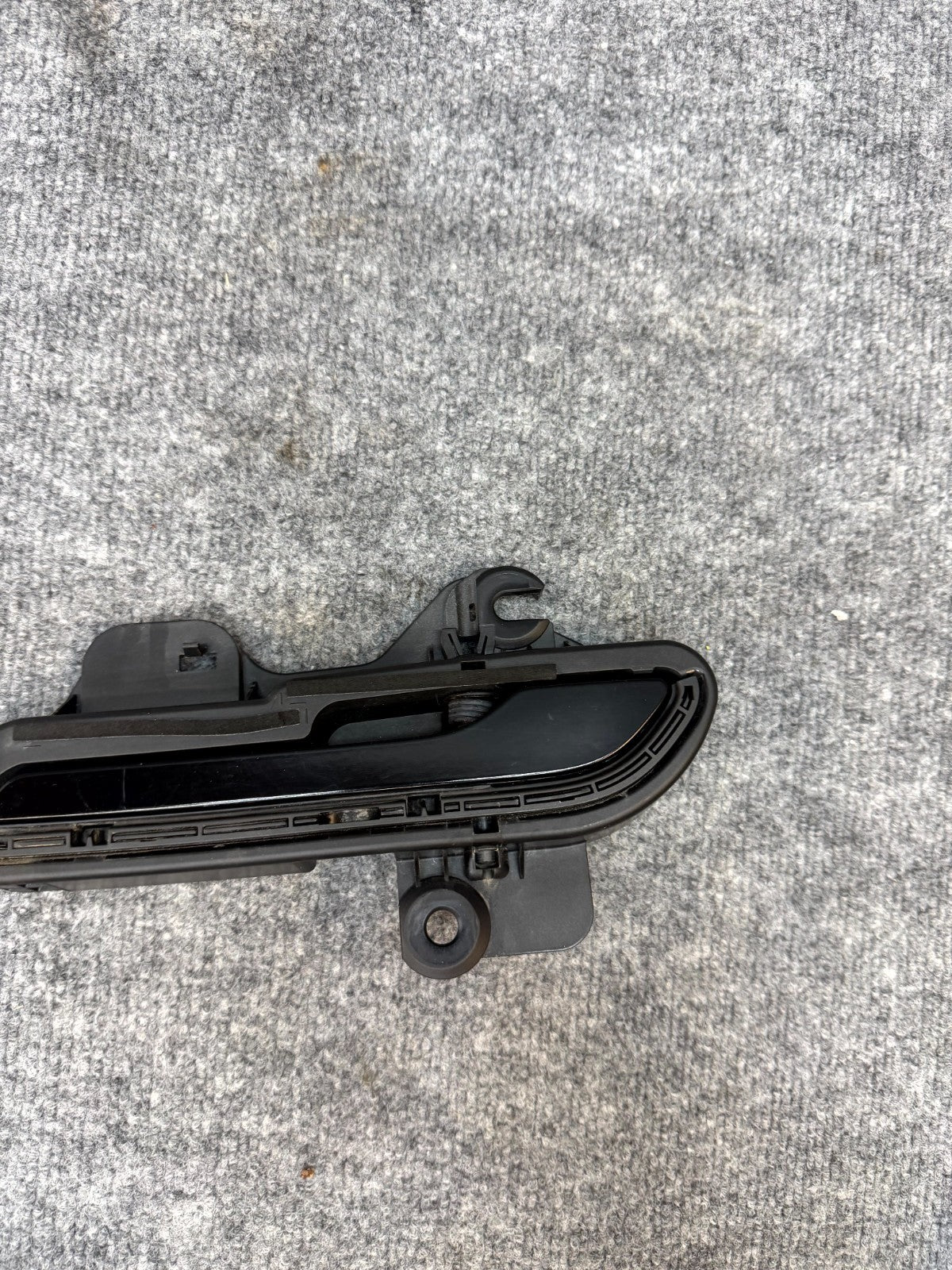 2020 - 2024 TESLA MODEL Y FRONT/REAR LEFT SIDE DOOR HANDLE OEM, 1528114-00-D