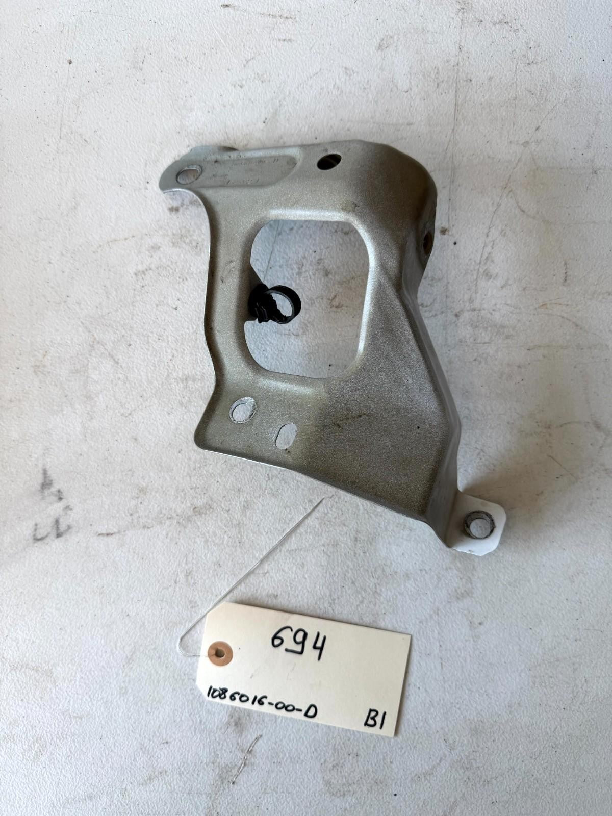 2017-2023 Tesla Model 3 Front Right Side Fender Mount Bracket OEM, 108601600D