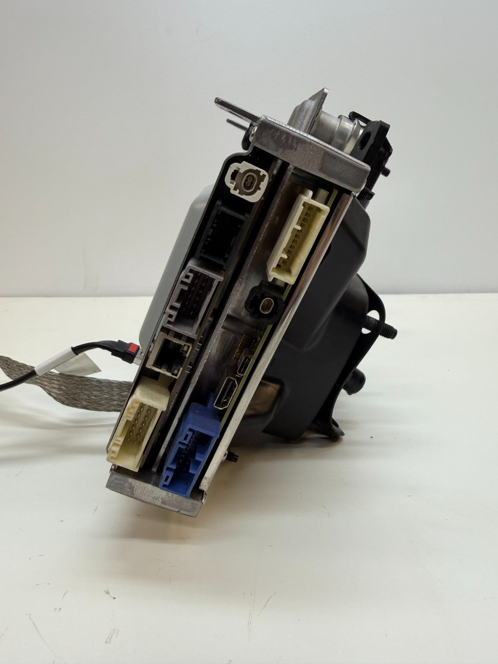 2020-2024 Tesla Model Y MCU Computer Media Control Module Unit 1775000-90-K