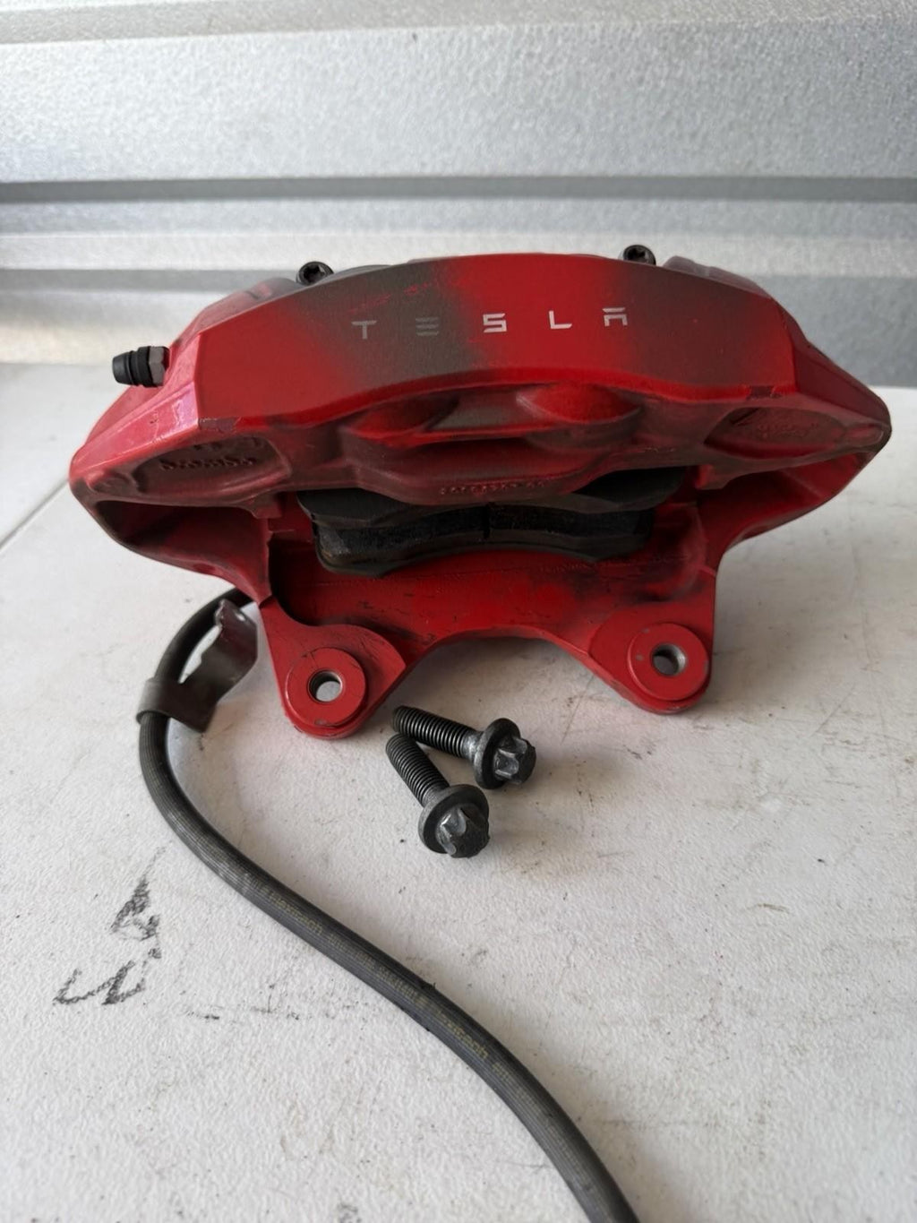 ♦️2017 - 2023 TESLA MODEL 3 FRONT LEFT SIDE BRAKE CALLIPER RED OEM, 1044641-00-F