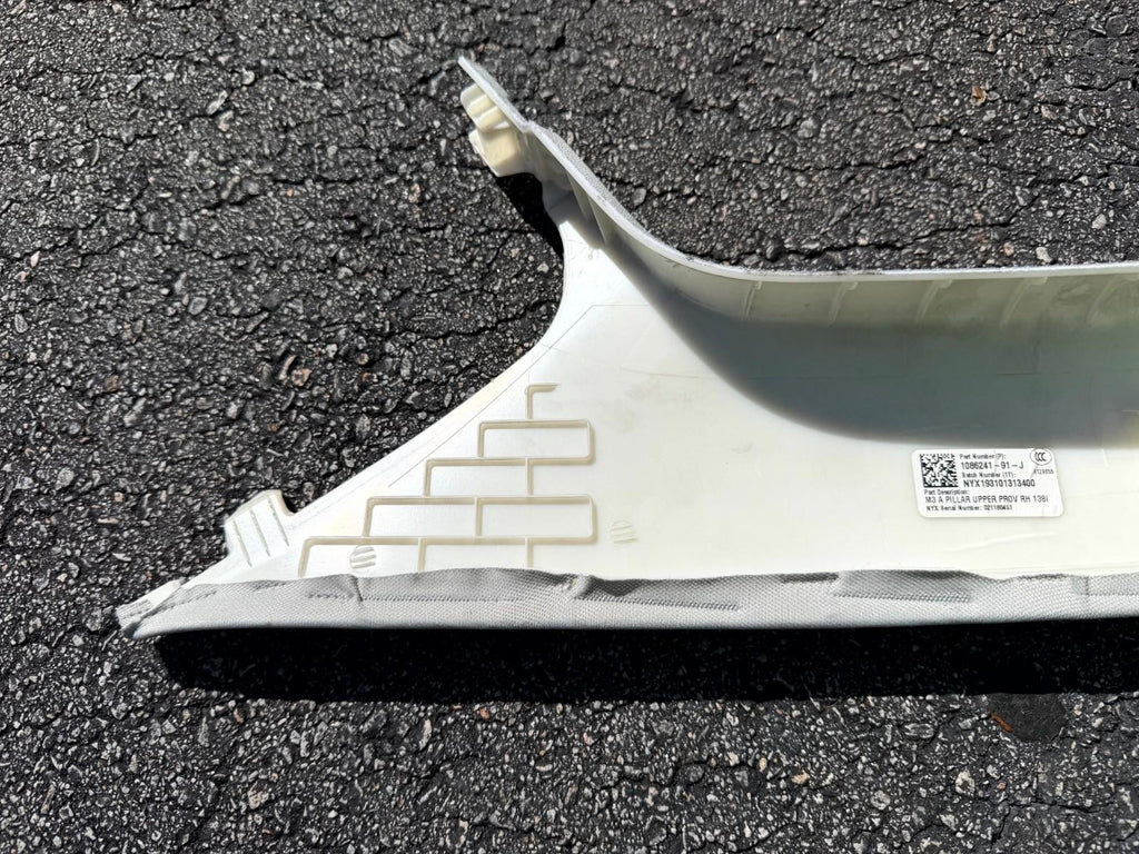 ♦️2017-2023 TESLA MODEL 3 FRONT RIGHT WINDSHIELD A PILLAR TRIM OEM, 1086241-91-J