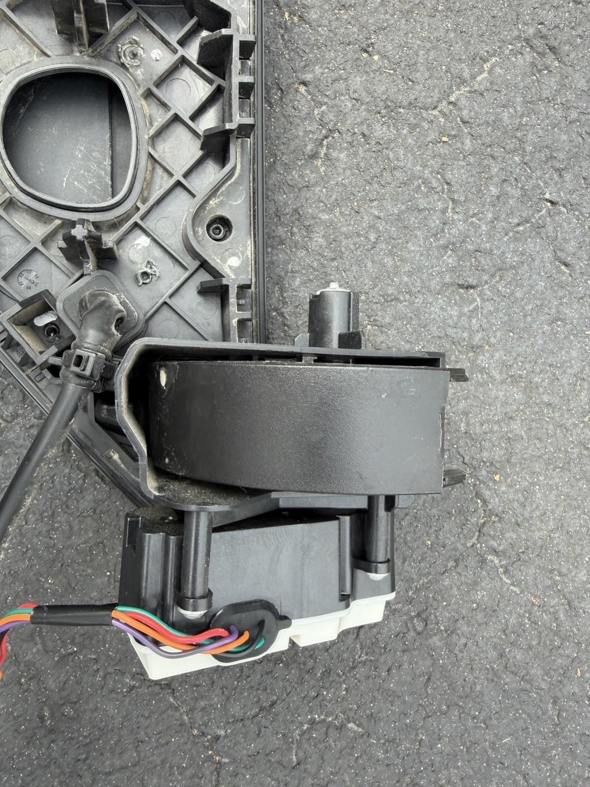 ♦️2017 - 2023 TESLA MODEL 3 REAR LEFT SIDE CHARGING PORT COVER OEM, 1084854-00-J