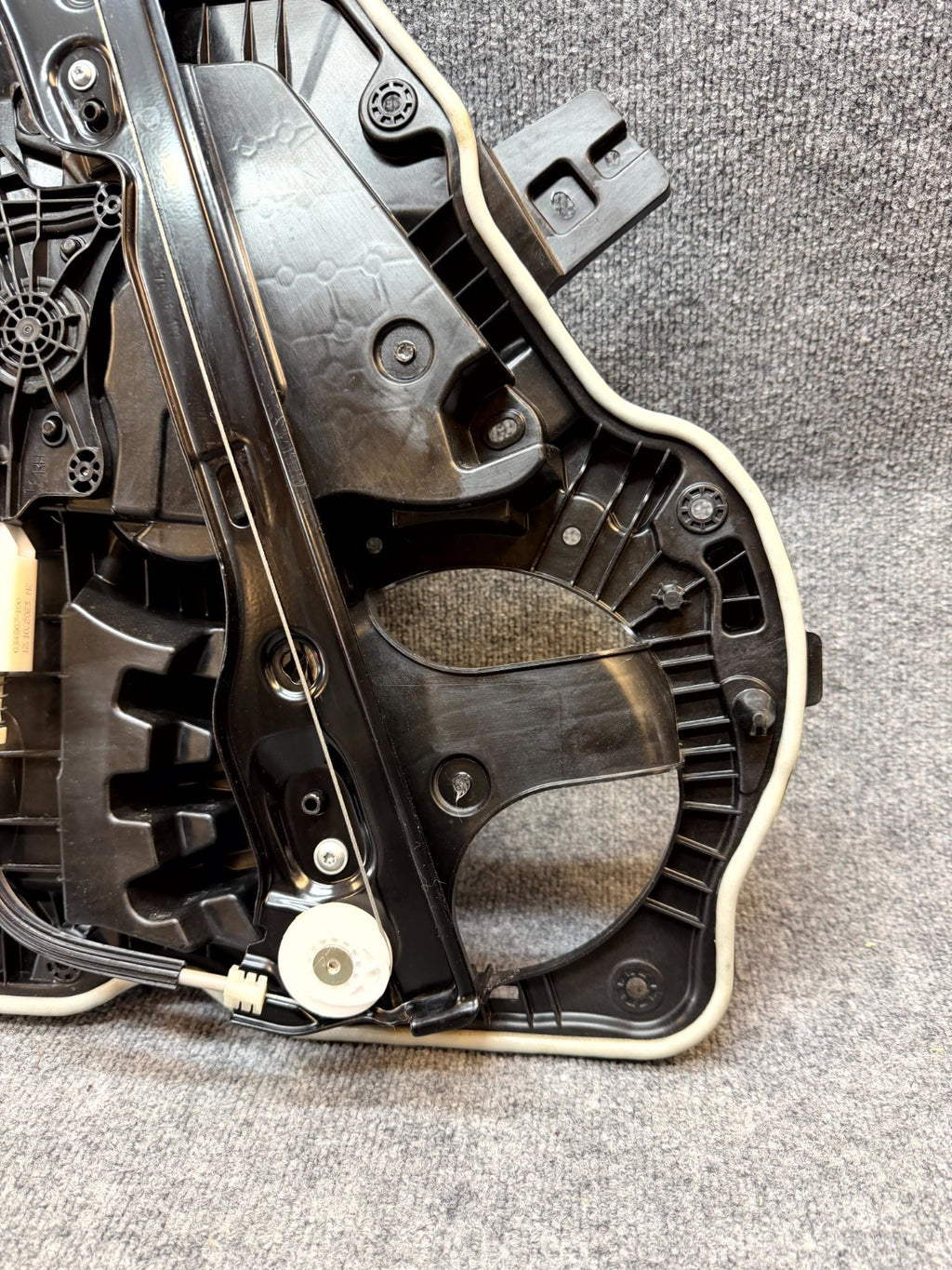 2020-2024 TESLA MODEL Y FRONT RIGHT DOOR WINDOW REGULATOR & MOTOR OEM,149550900J