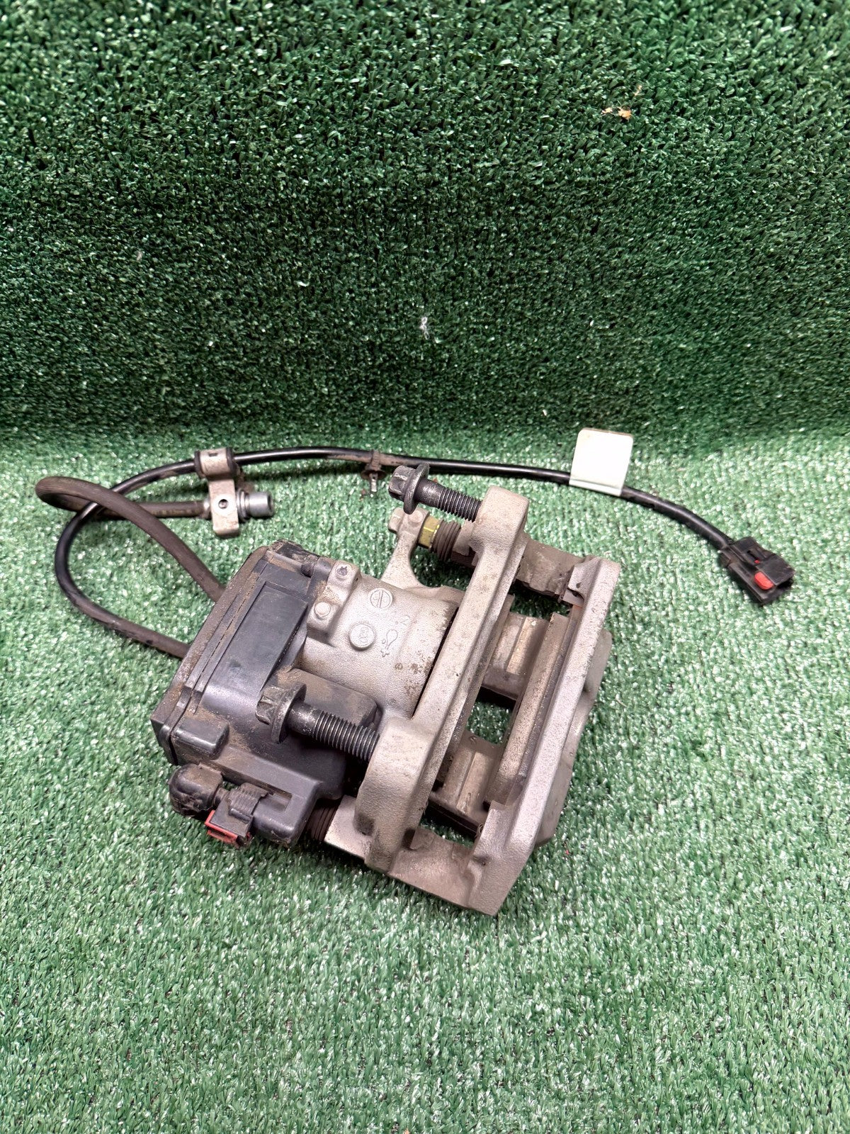 ♦️20–23 TESLA MODEL 3/Y RIGHT SIDE BRAKE CALIPER W/ BRAKE HOSE OEM,1044623-00-J