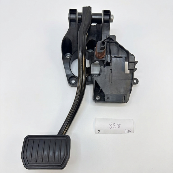 2017-2023 TESLA MODEL 3 ACCELERATOR & BRAKE PEDAL ASSEMBLY 1044691-00-D
