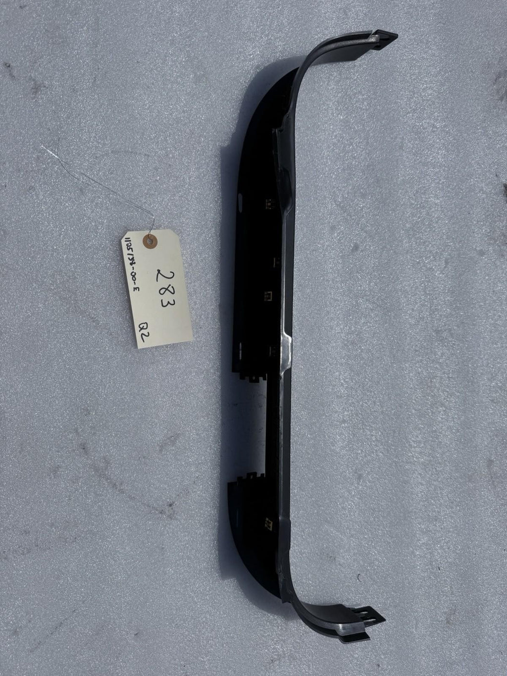 ♦️2016-2020 TESLA MODEL X REAR LEFT SIDE DOOR LATCH LOWER TRIM OEM, 1105138-00-E