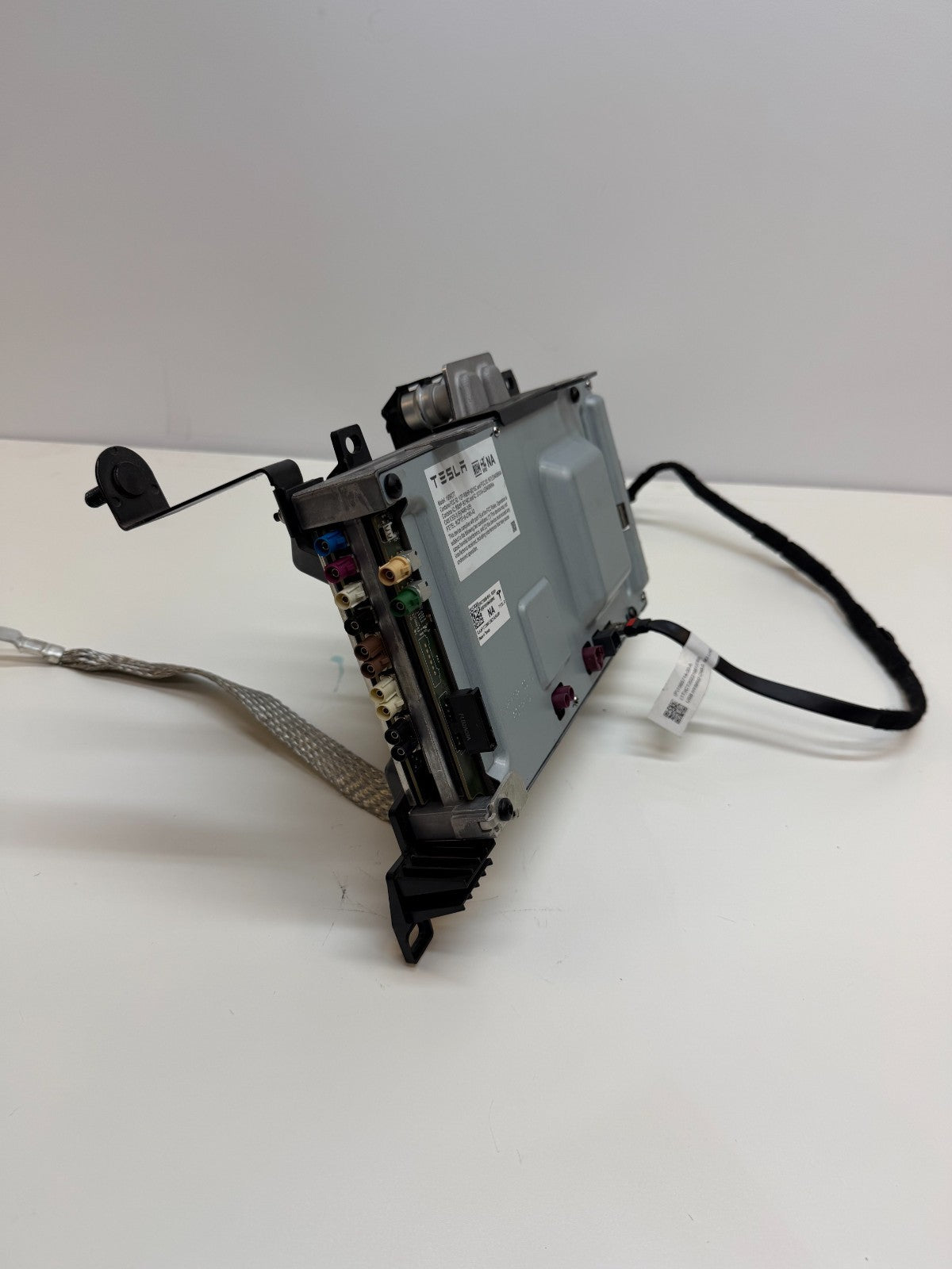 2020-2024 Tesla Model Y MCU Computer Media Control Module Unit 1775000-90-K