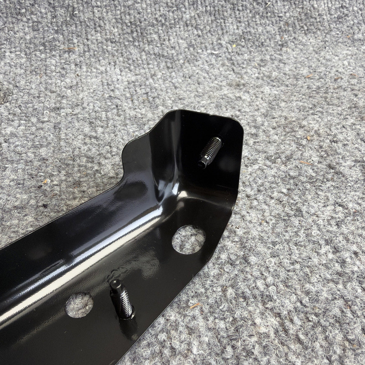 NEW! Tesla Model Y Front Right Fender Bracket 1487440-00-A