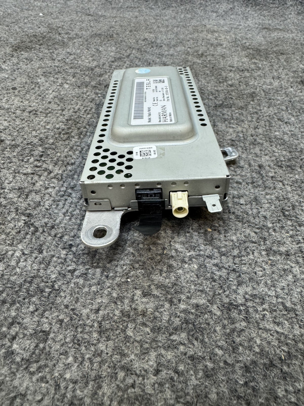 2017 – 2023 TESLA MODEL 3 RADIO RECEIVER CONTROL MODULE UNIT OEM, 1079749-00-D